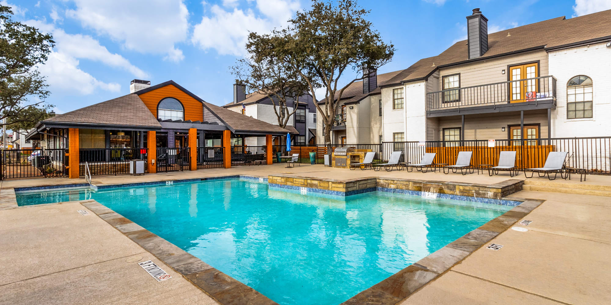 Luxury pool at Knowlton Apartment Homes in Mesquite, Texas