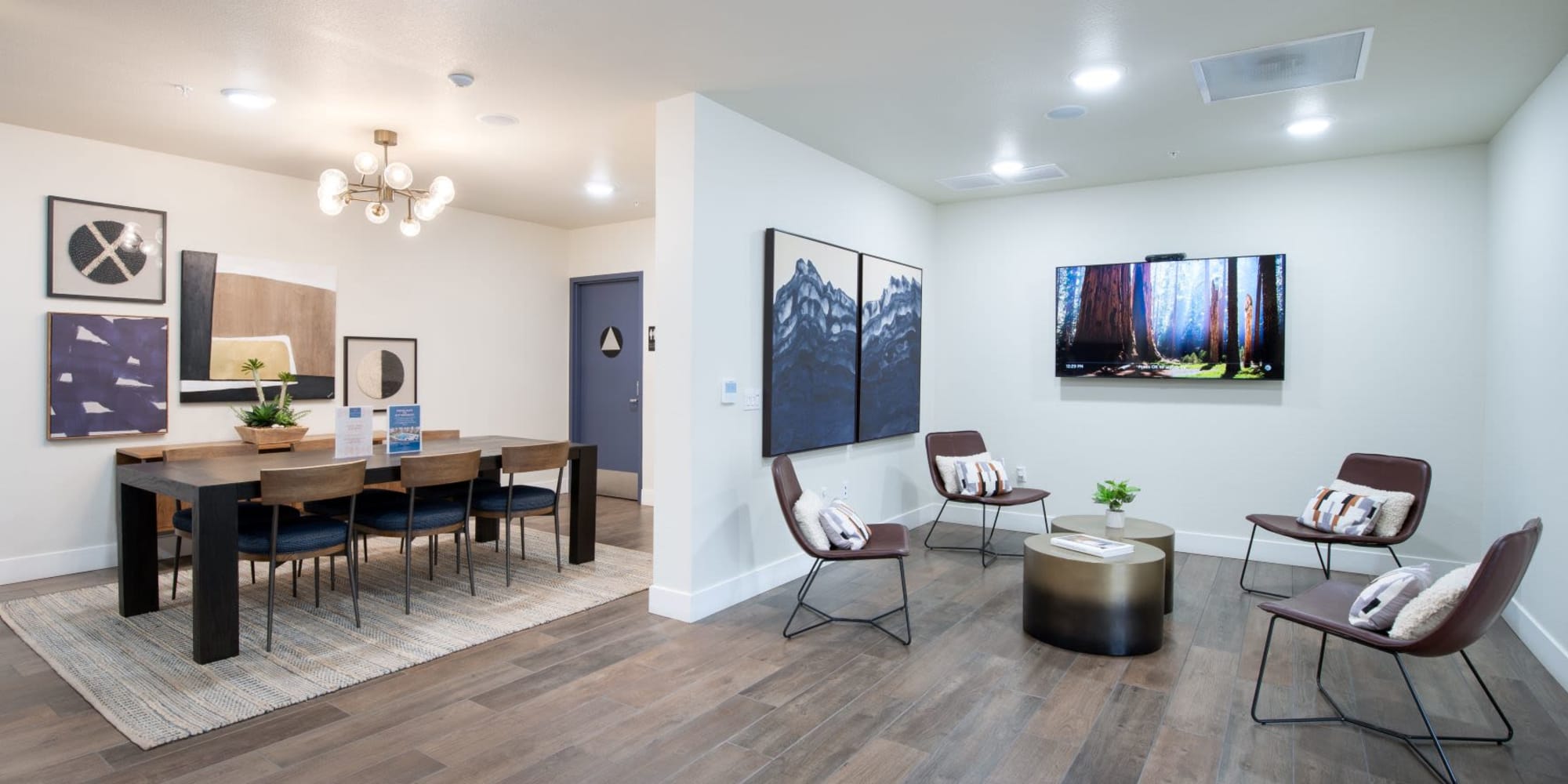 Meeting area in the clubhouse at Towne Centre Apartments in Lathrop, California
