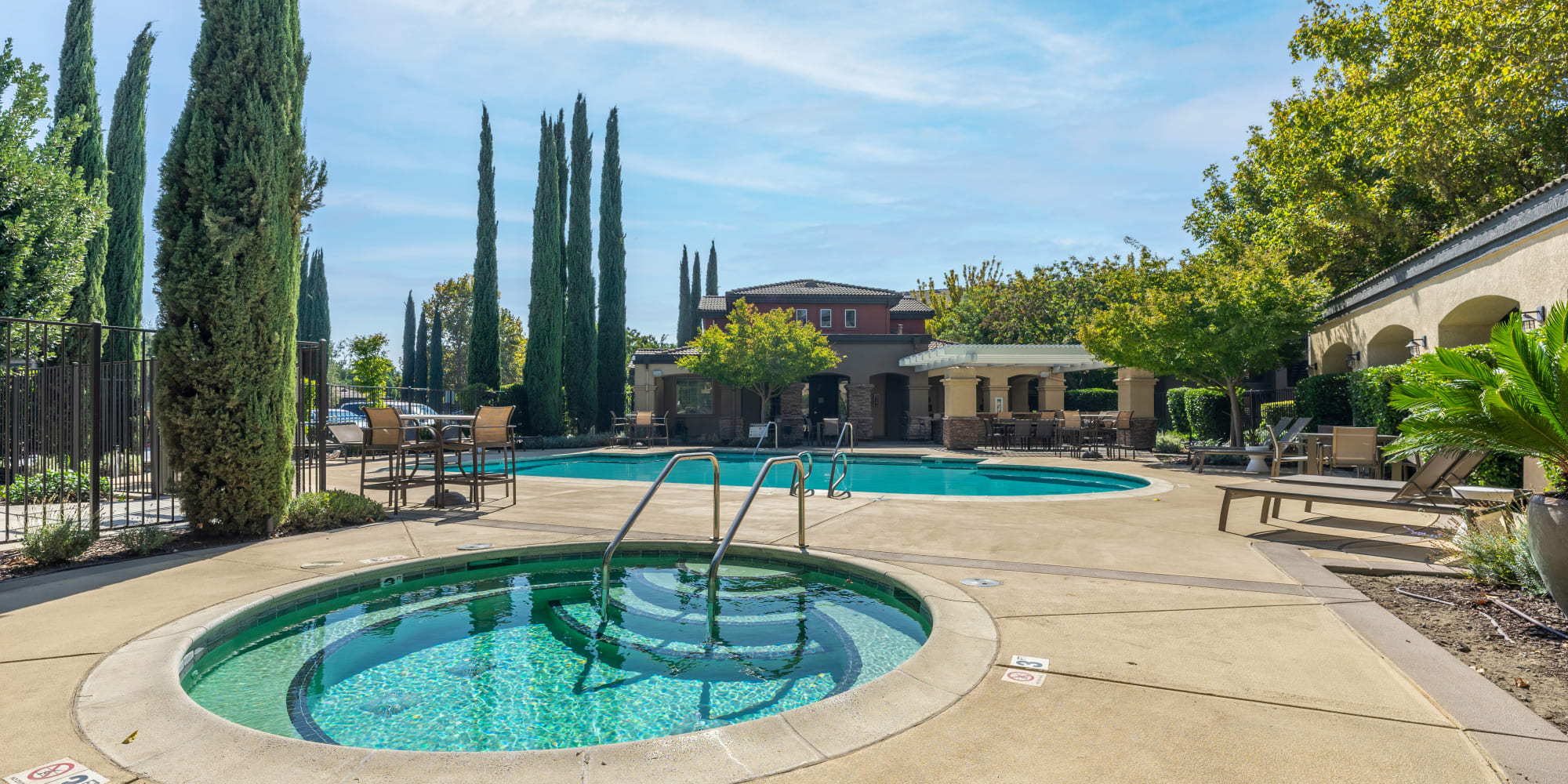 Hot tub at Villagio Luxury Apartments in Sacramento, California