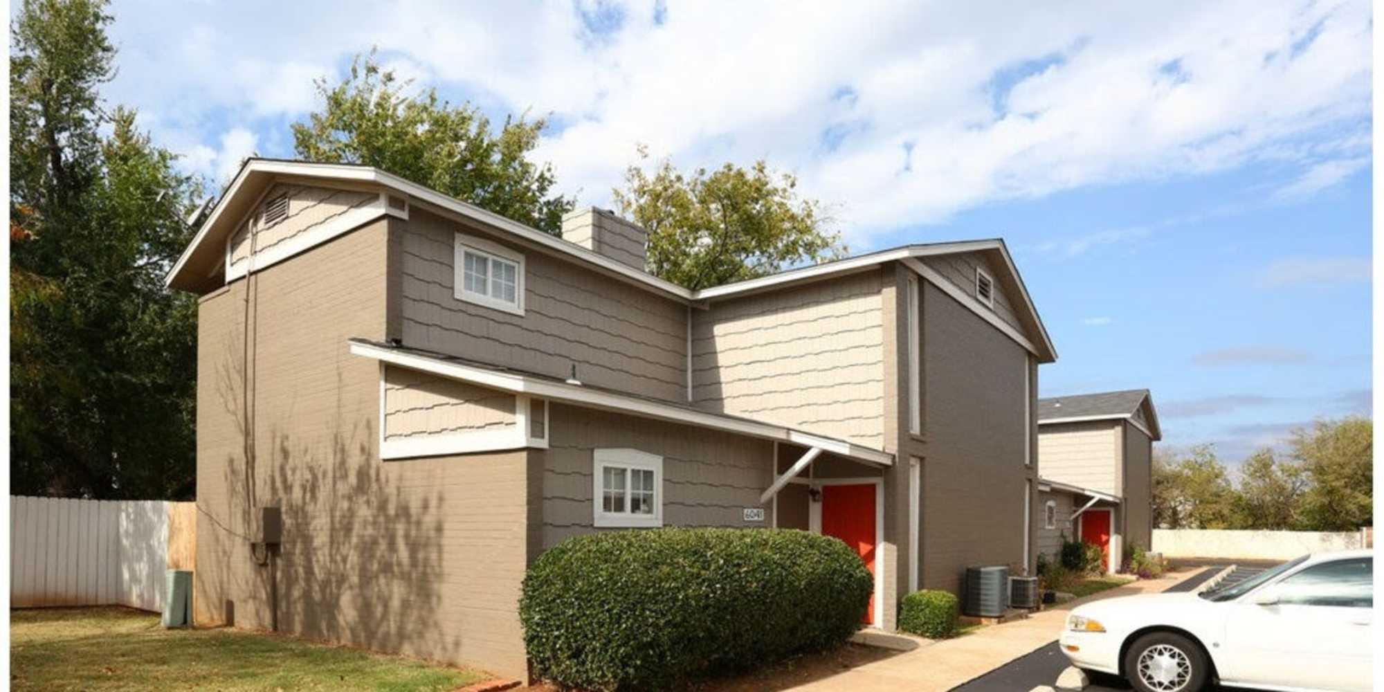 Exterior view of Solare Apartment Homes in Warr Acres, Oklahoma
