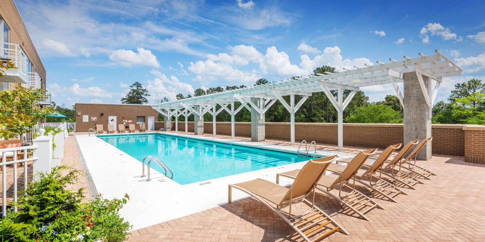 Apartments at Environs Lofts at East 54 in Chapel Hill, North Carolina