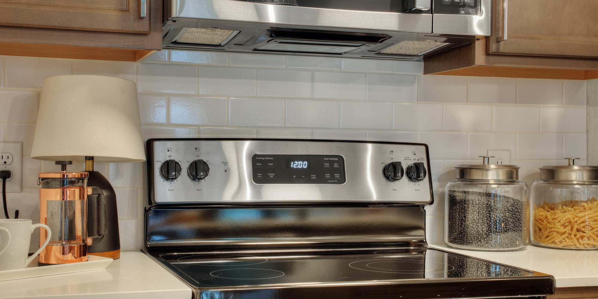 Electric stove at Alder Walk in Puyallup, Washington