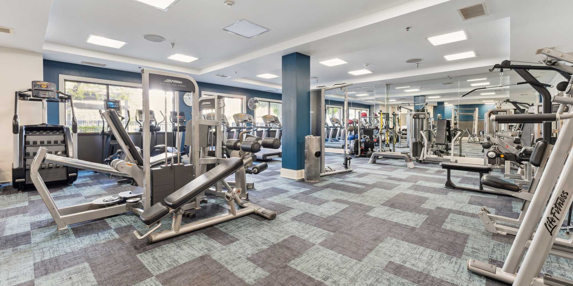 Apartment fitness center at Sofi Lyndhurst in Lyndhurst, New Jersey
