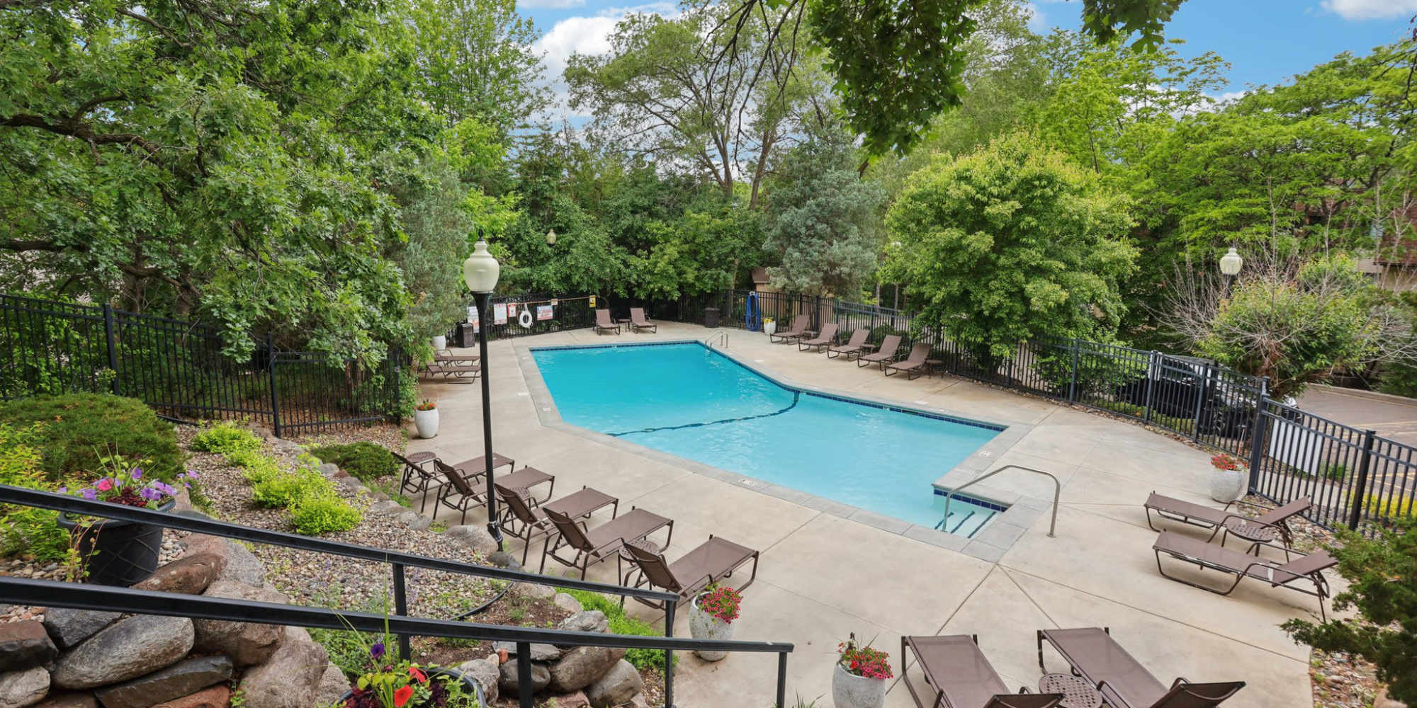 Luxury apartments at Oaks Braemar in Edina, Minnesota