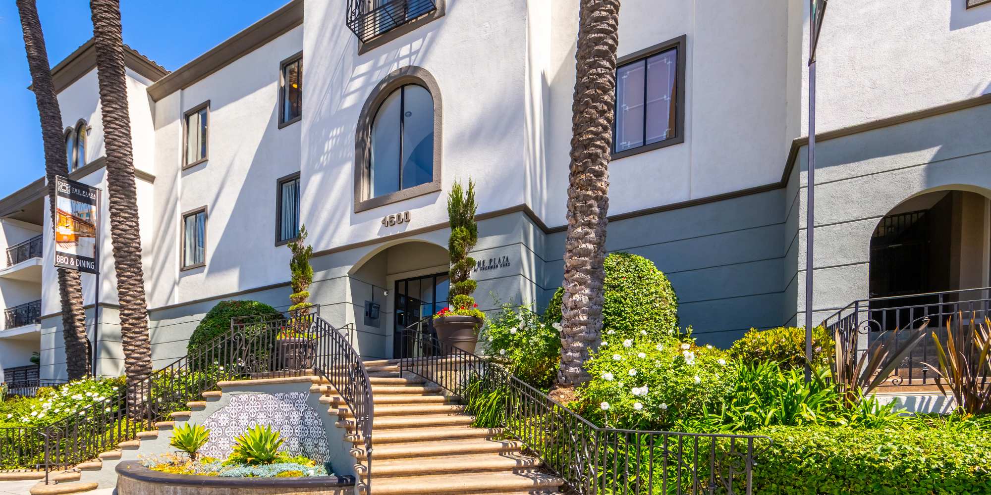 Apartments at Plaza at Sherman Oaks in Sherman Oaks, California