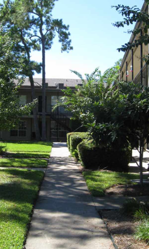 Walking trails at The Abbey at Briargrove Park in Houston, Texas