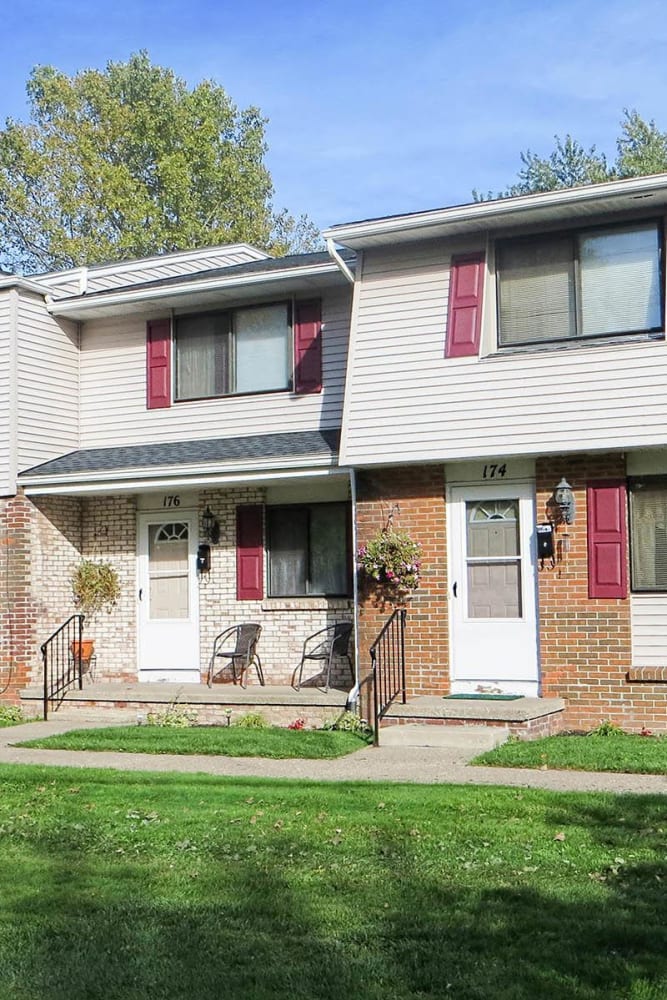 Irondequoit Apartments & Townhomes | Parkway Manor Apartments