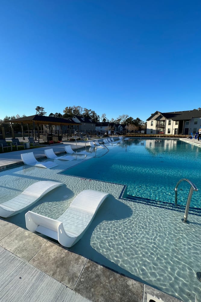 Luxurious swimming pool at The Reserve at White Oak in Baton Rouge, Louisiana