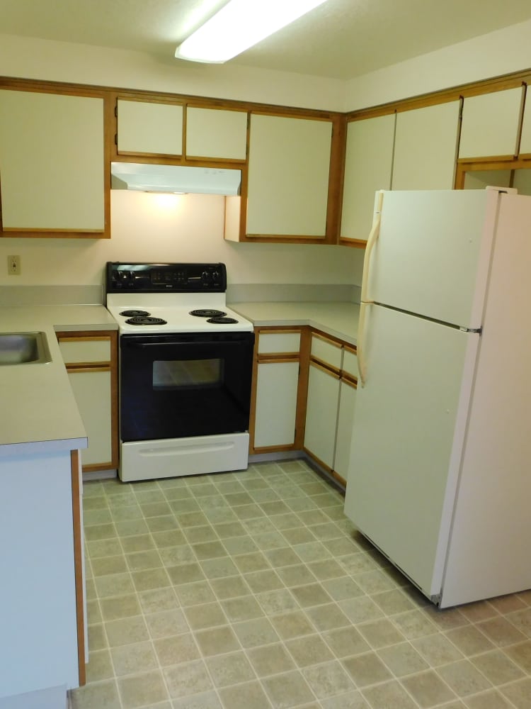 Well Equipped Kitchen at Pacific Crest in Silverton, OR