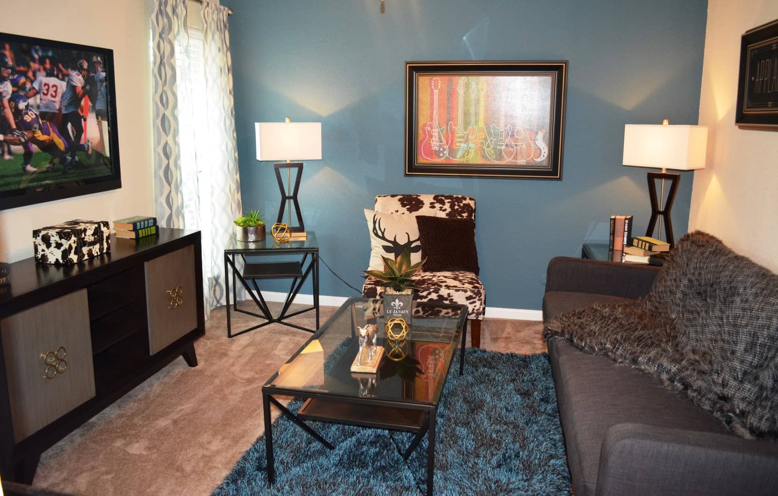 Cozy living room at The Abbey at Memorial in Houston