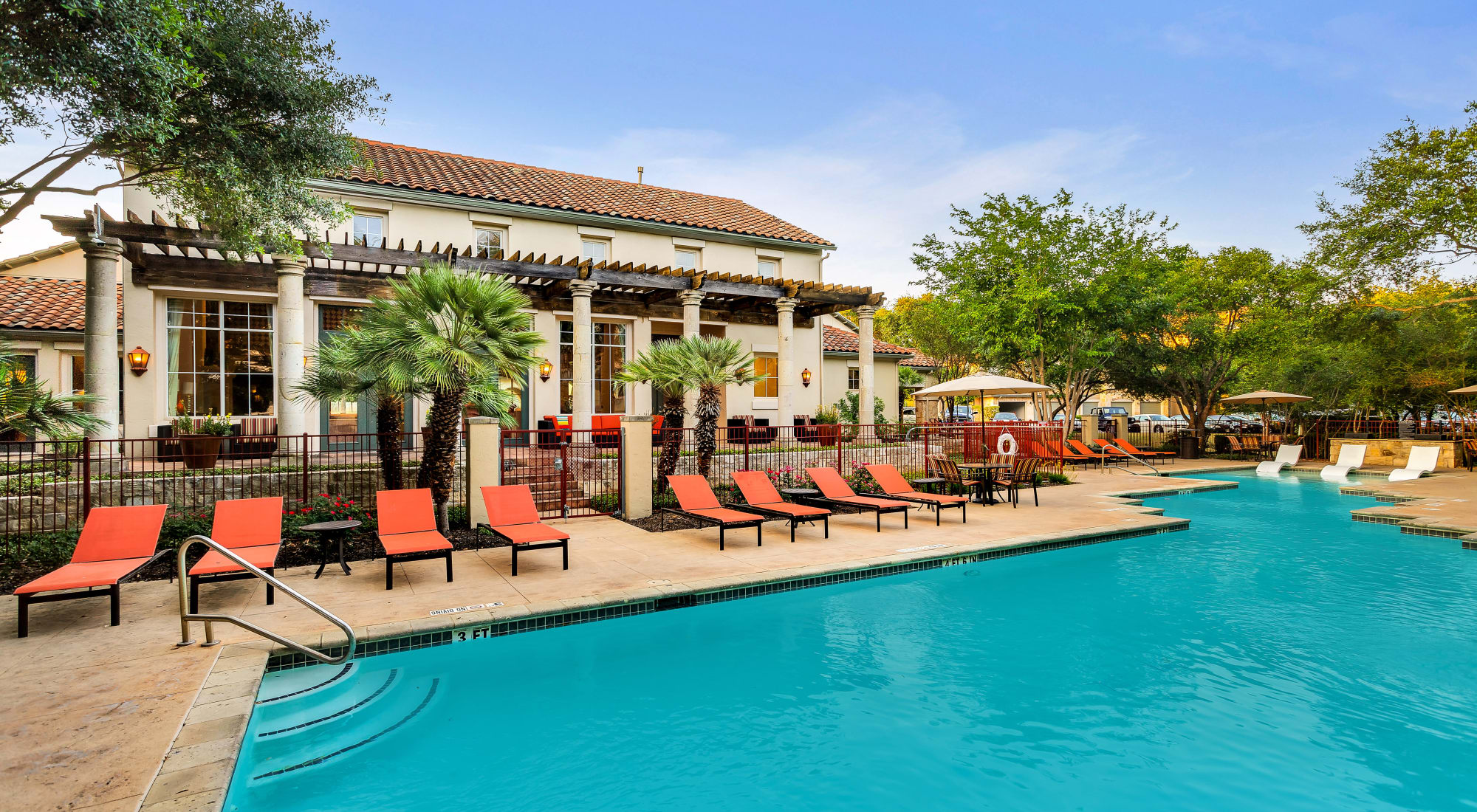 Huge swimming pool at Sedona Ranch Apartments in San Antonio, Texas