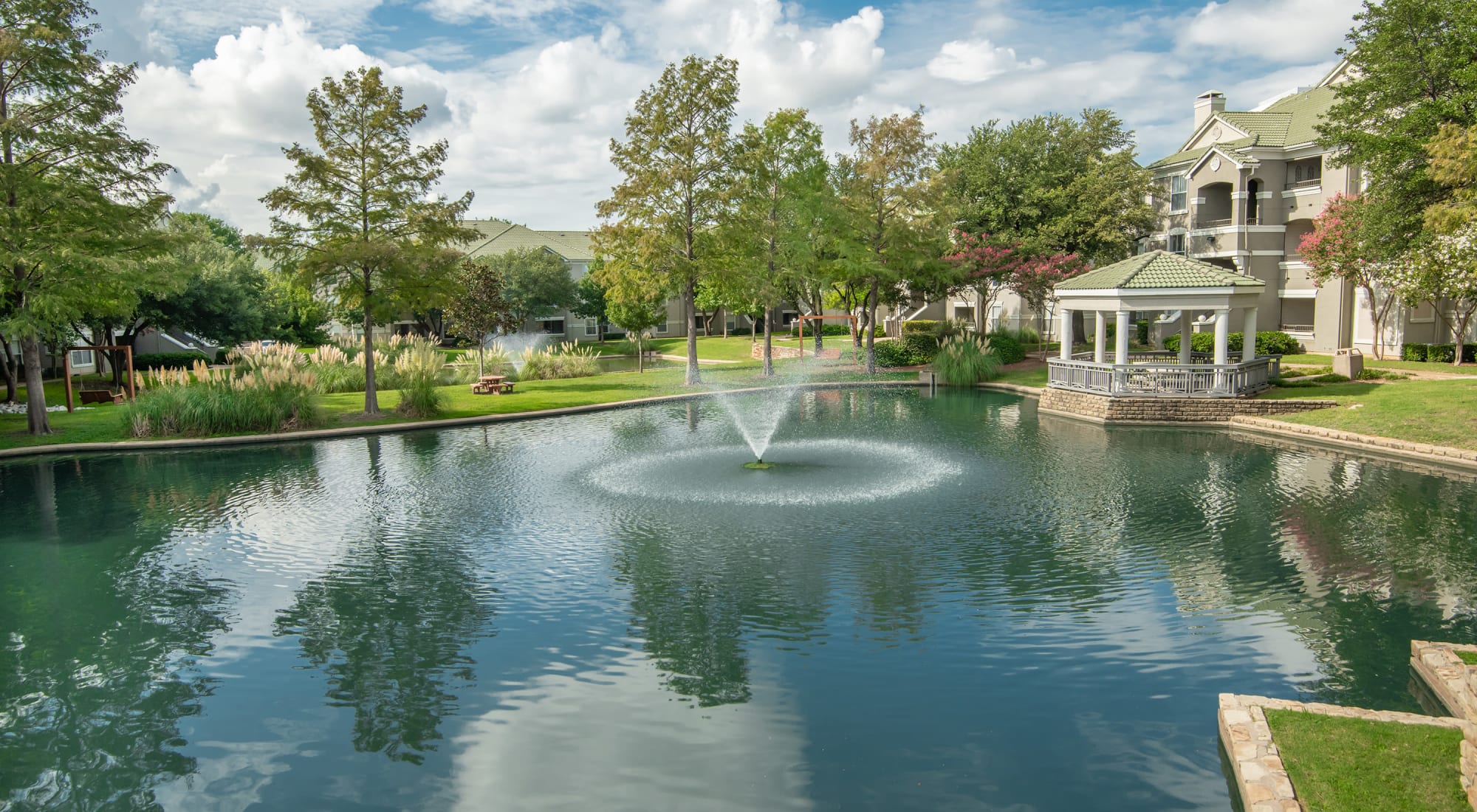 Fountain and waterscape at the Lakeview at Parkside 