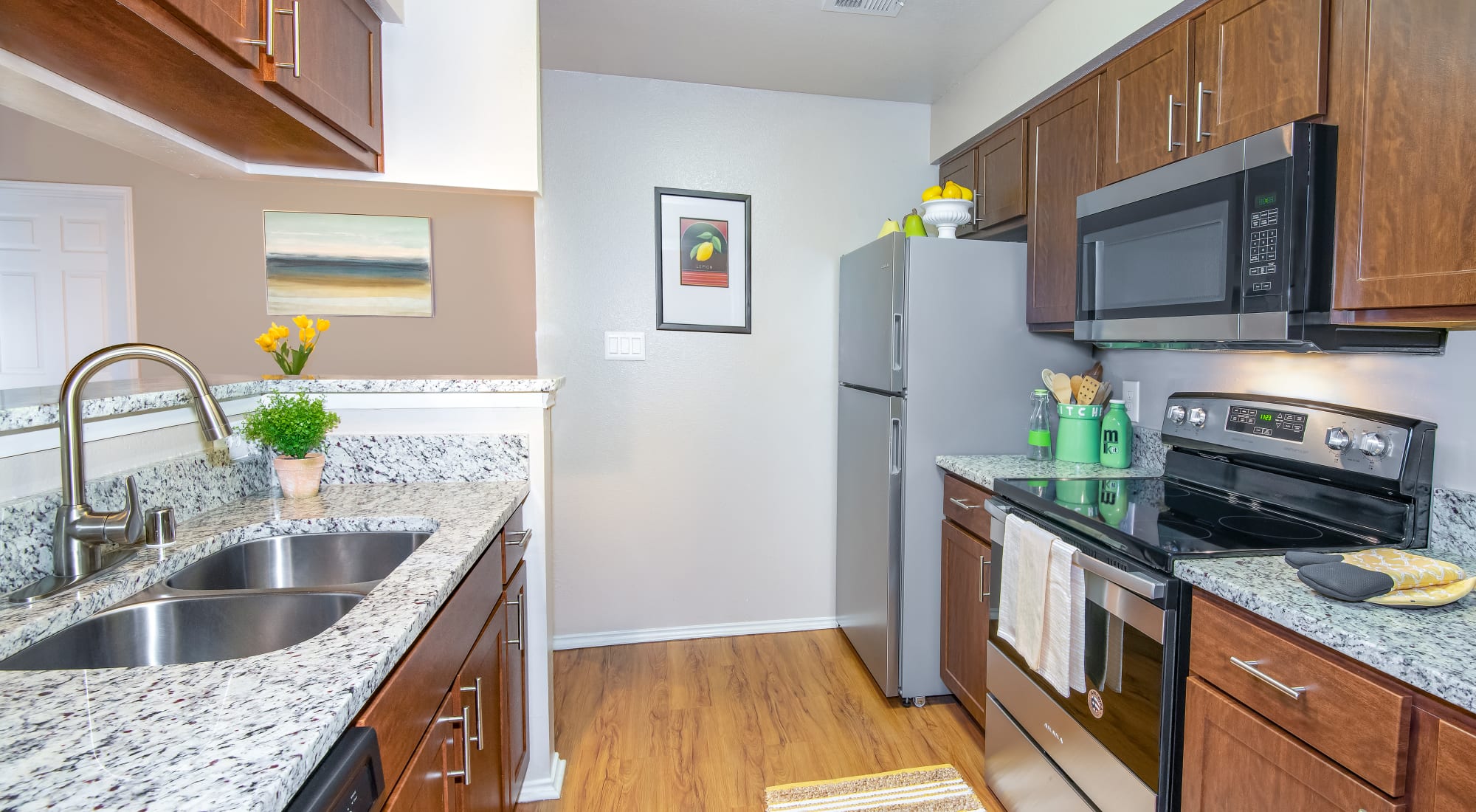 Photos of Rancho Palisades Apartments in Far North Dallas, TX