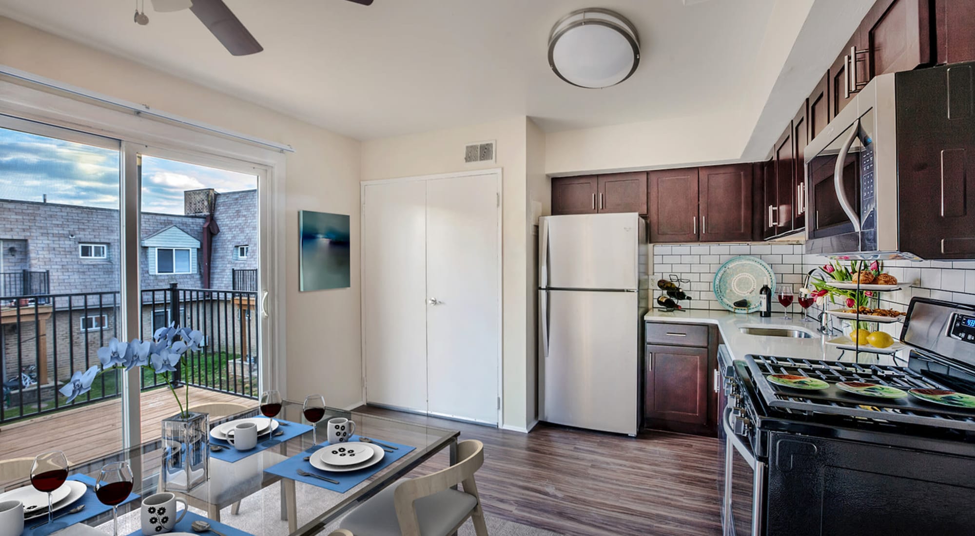 Dining room with vinyl hardwood floors at Franklin Commons in Bensalem, Pennsylvania