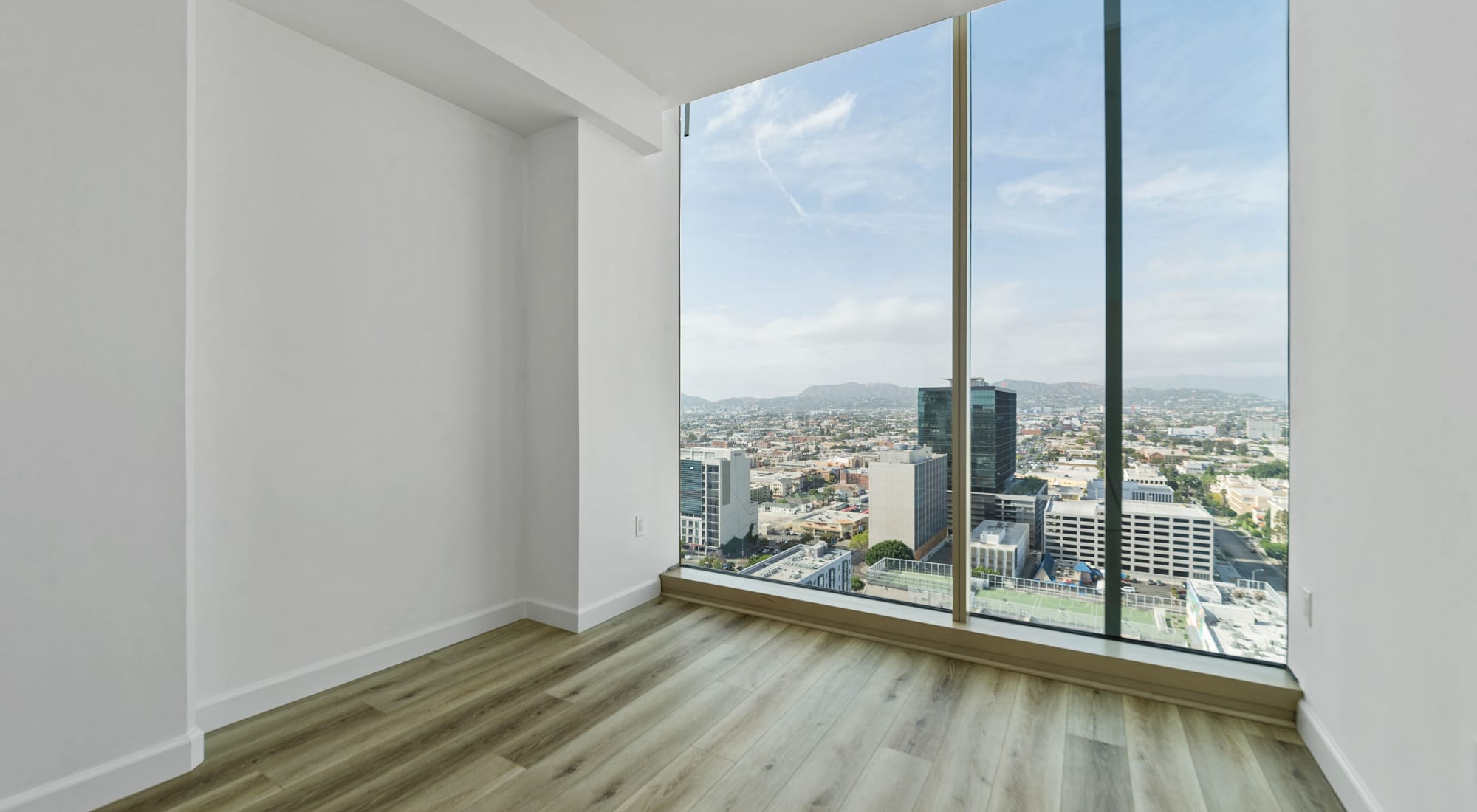 Spacious apartment at The Vermont in Los Angeles, California