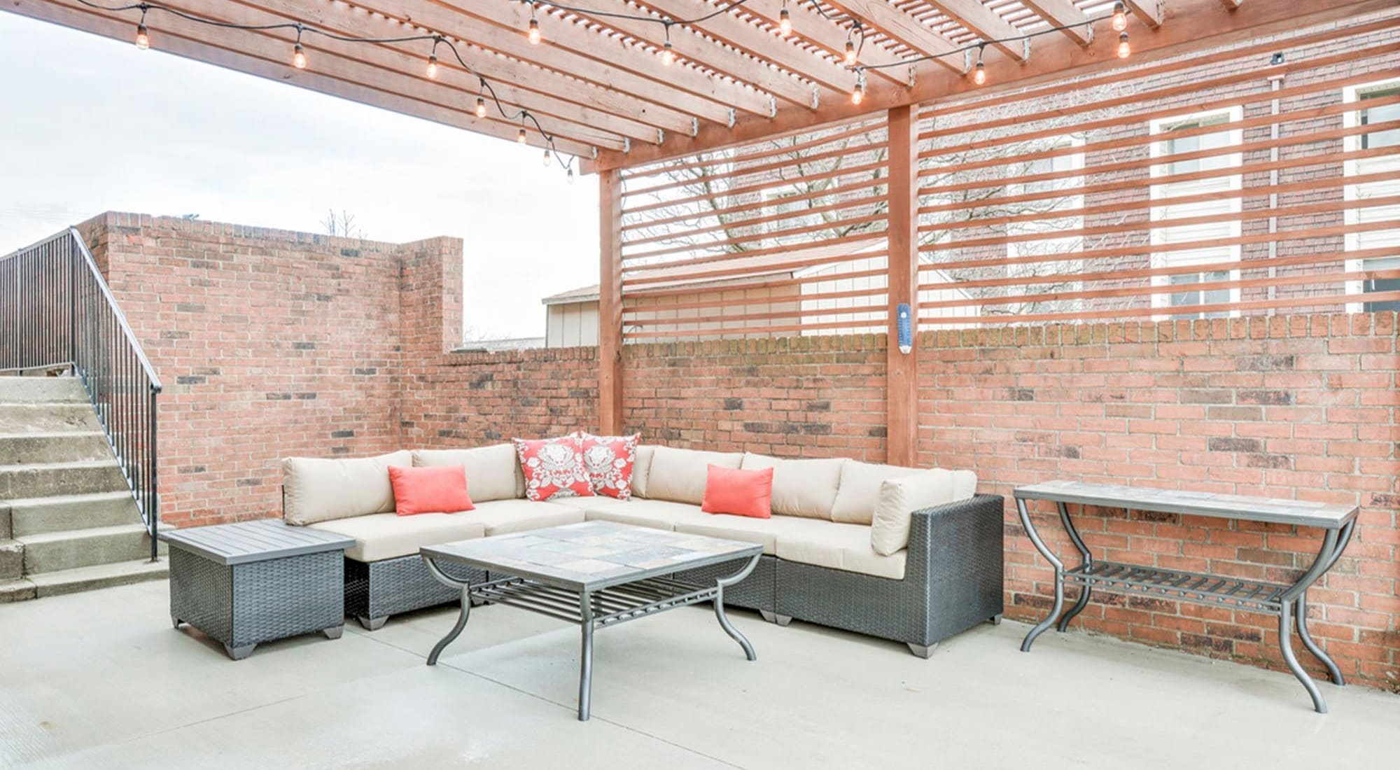 Outdoor resident Lounge at Reserves at Arlington, Columbus, Ohio