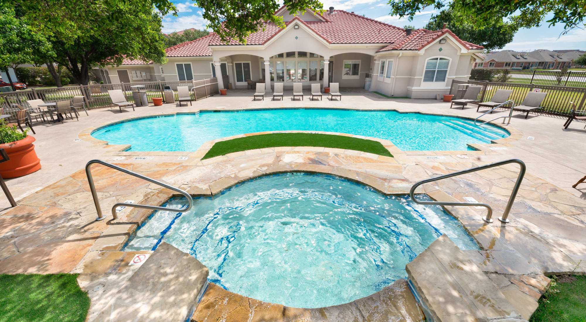 Pool with spa and leasing office at Crescent Cove at Lakepointe 
