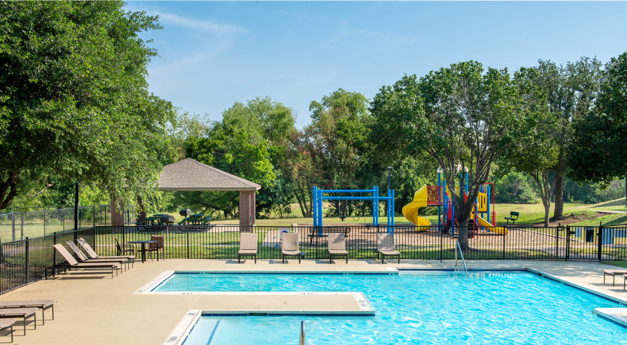 Pool at Carrollton Park of North Dallas