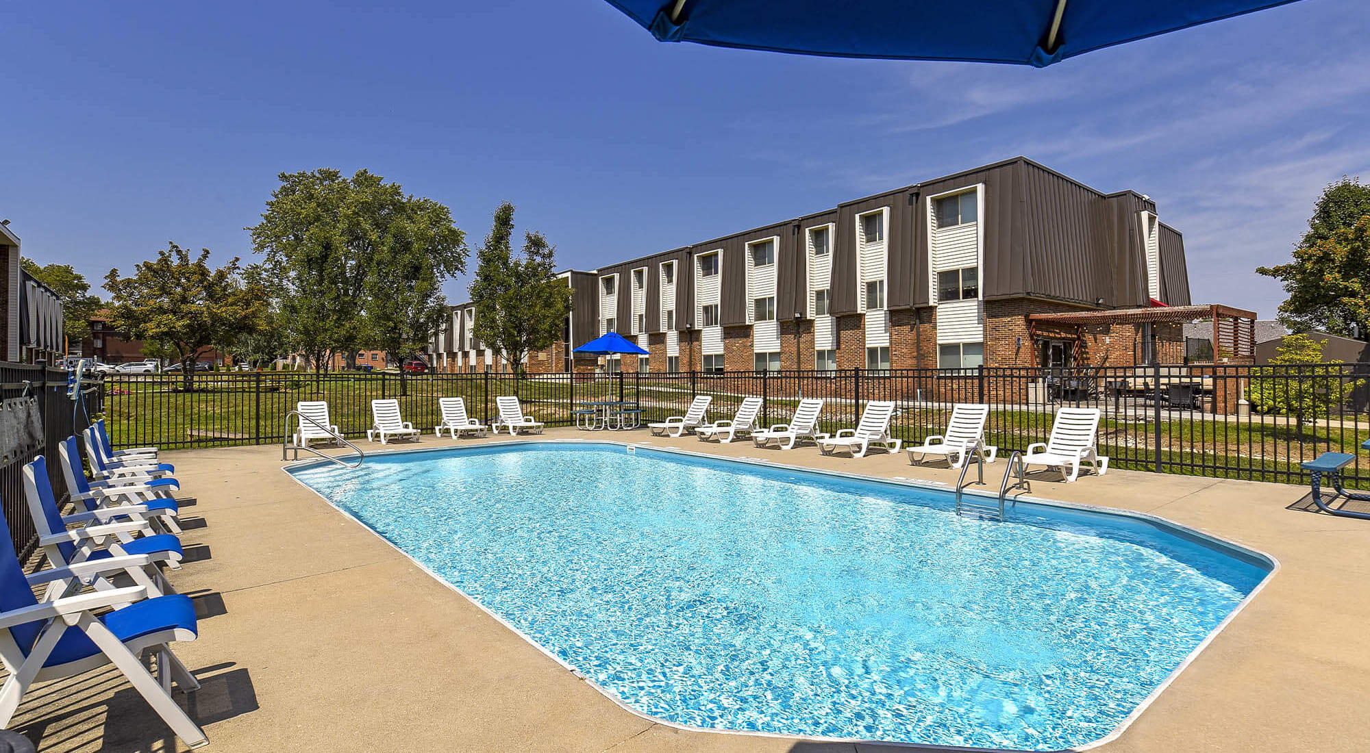 Pool and Sundeck at Reserves at Arlington, Columbus, Ohio
