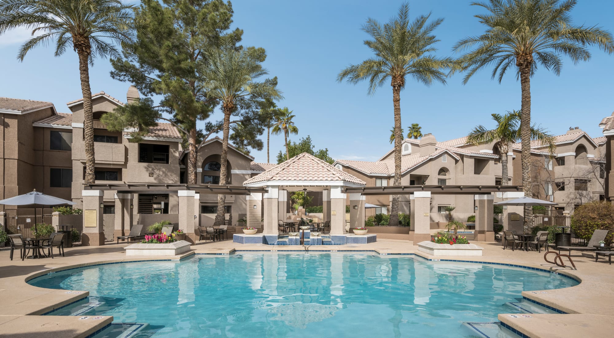 Swimming pool with outdoor spa at The Palisades in Paradise Valley 
