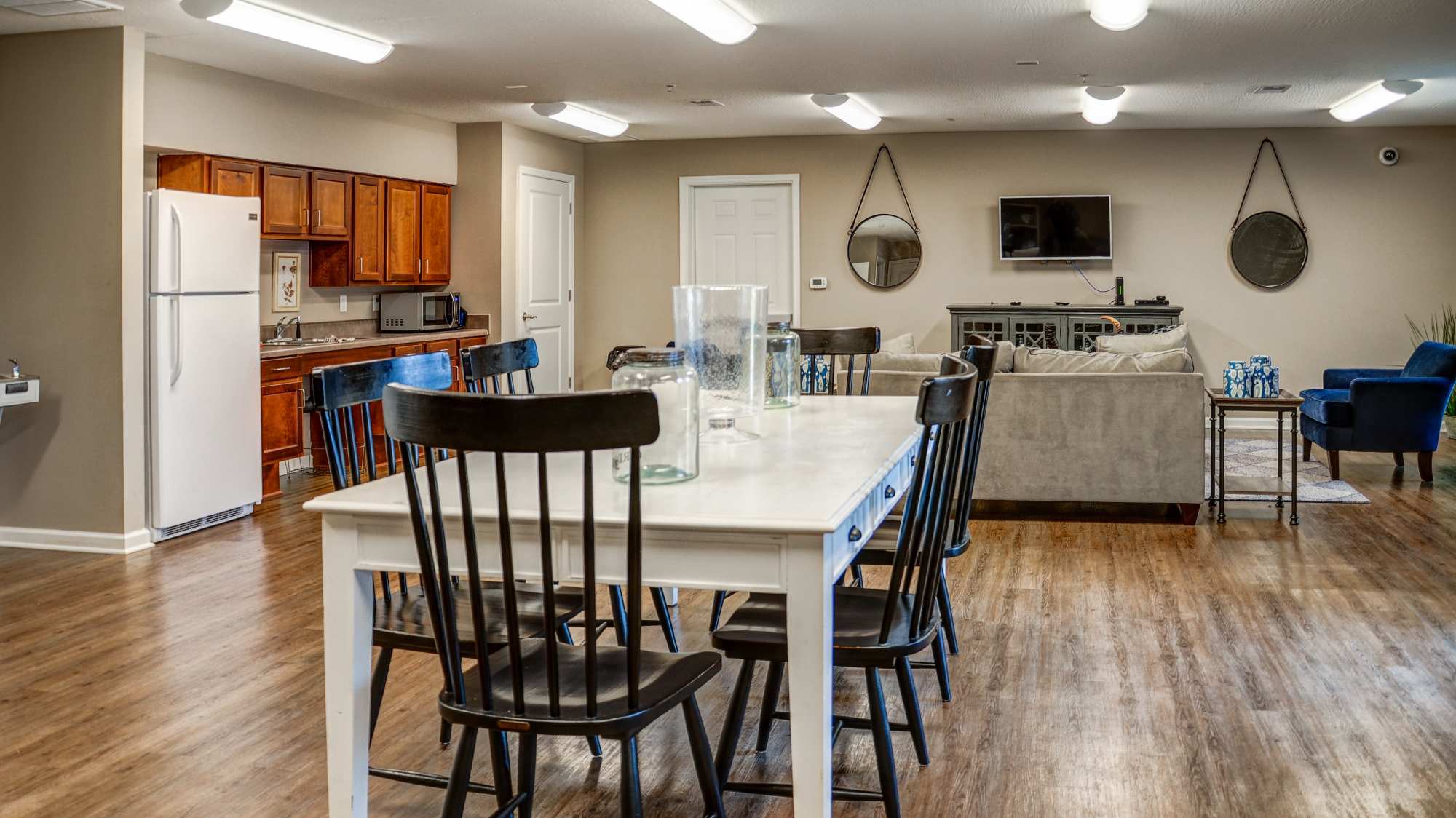 Community room with dining and seating area at The Banks At Berkley in Norfolk, Virginia