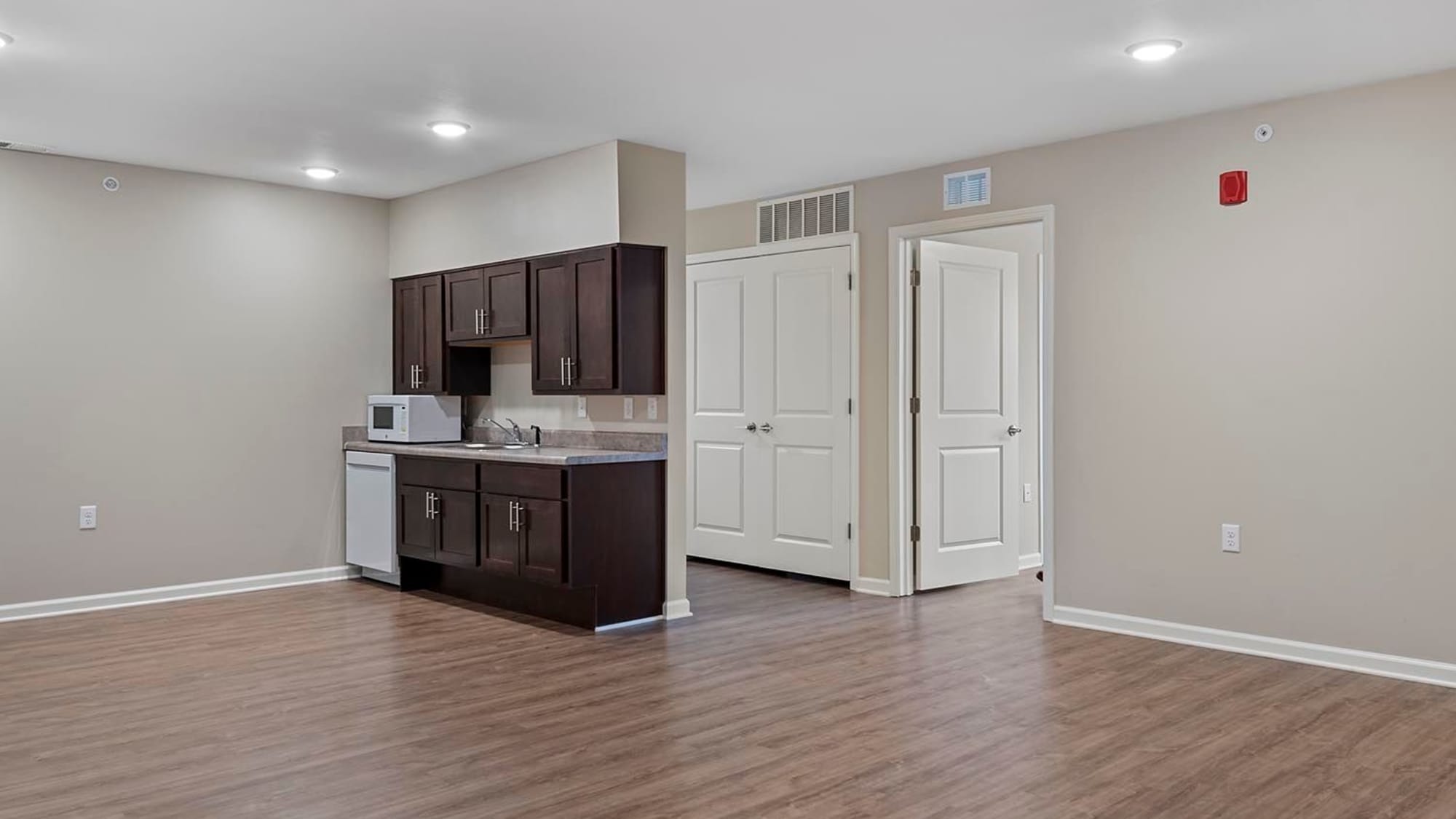 Spacious living room at Parker Glen in Champaign, Illinois