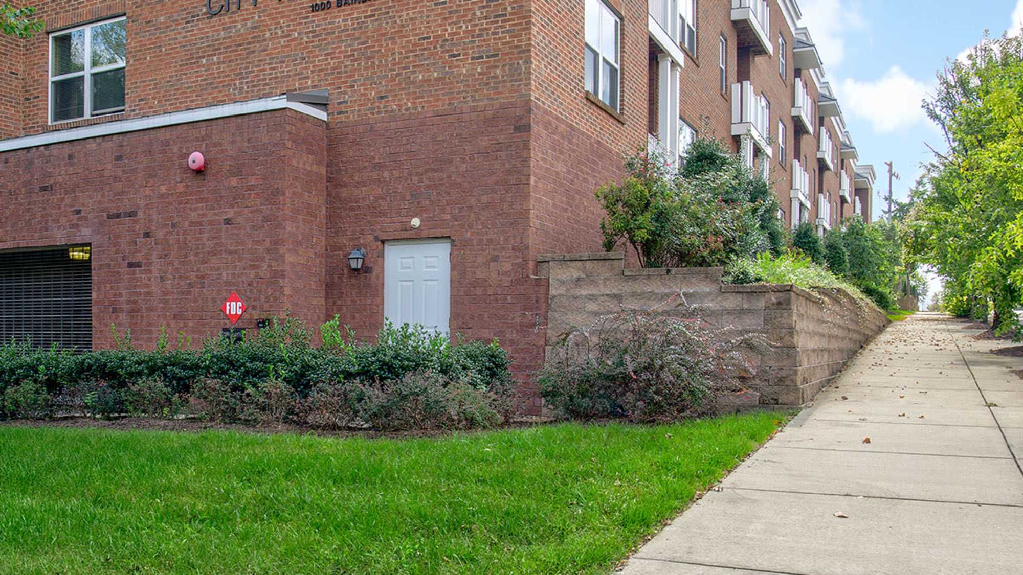 Greenery all around the building at City View Place in Richmond, Virginia
