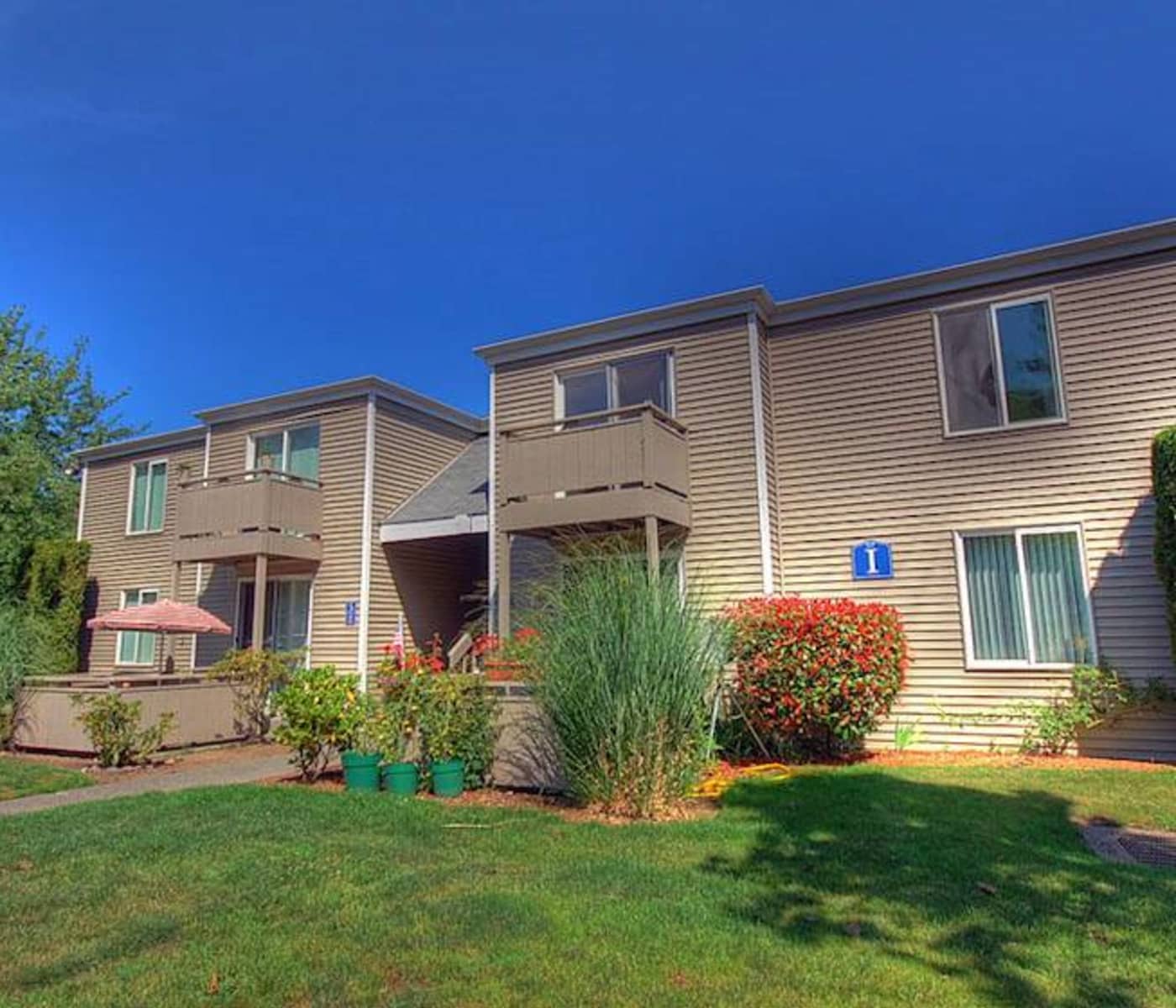 Exterior view of Cottage Bay Apartment Homes in Bremerton, WA