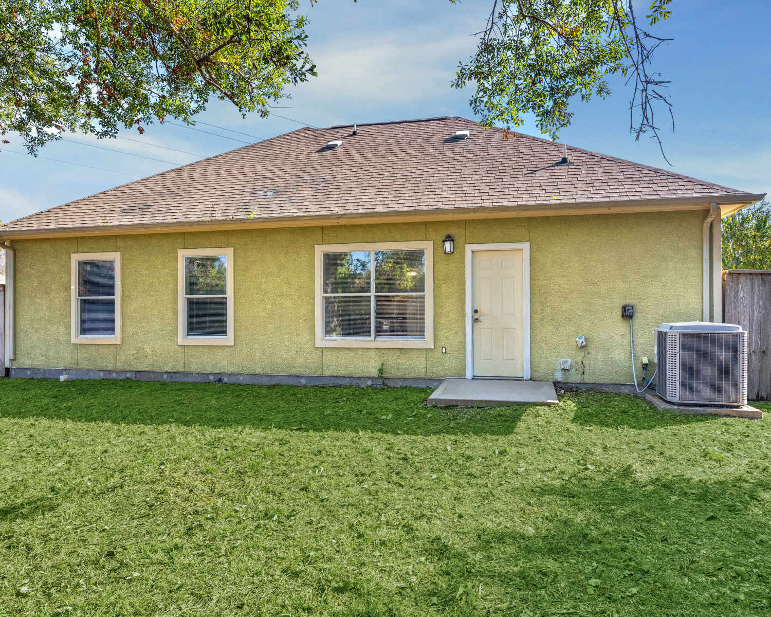 Property exterior at Costa Verde in Clute, Texas