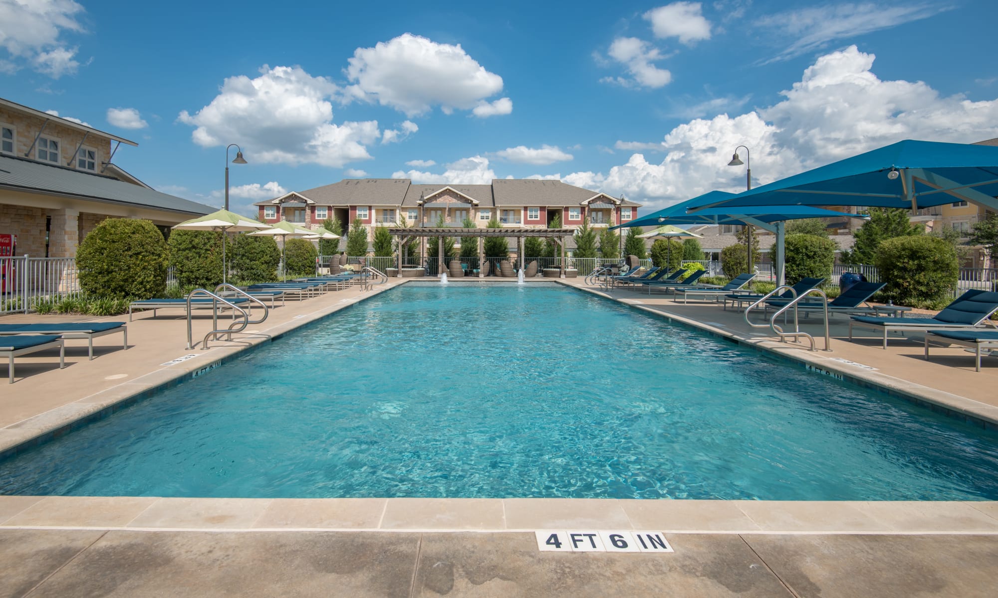 Apartments at Estates of Richardson in Richardson, Texas