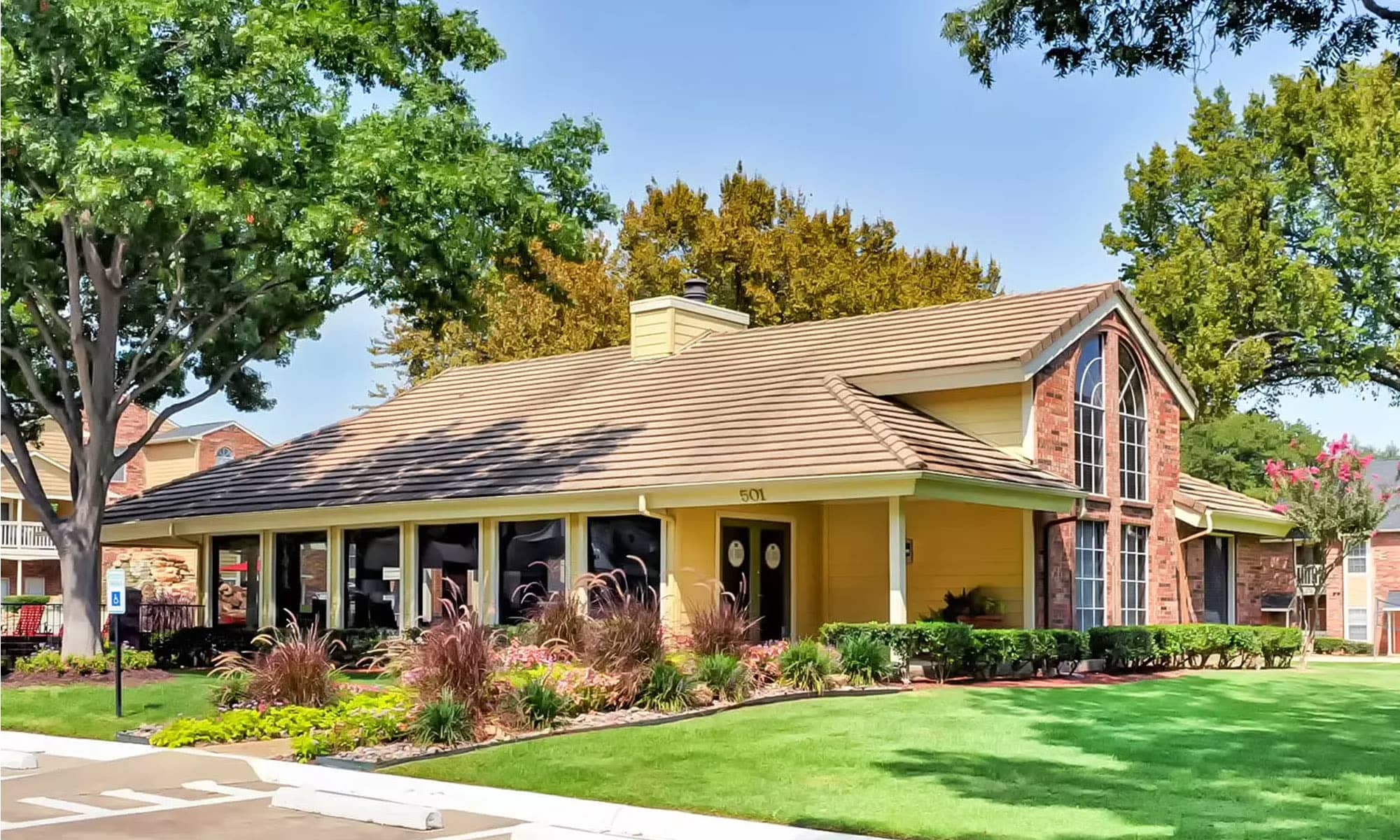 Tall Timbers Apartments Euless Apartments Townhomes For Rent
