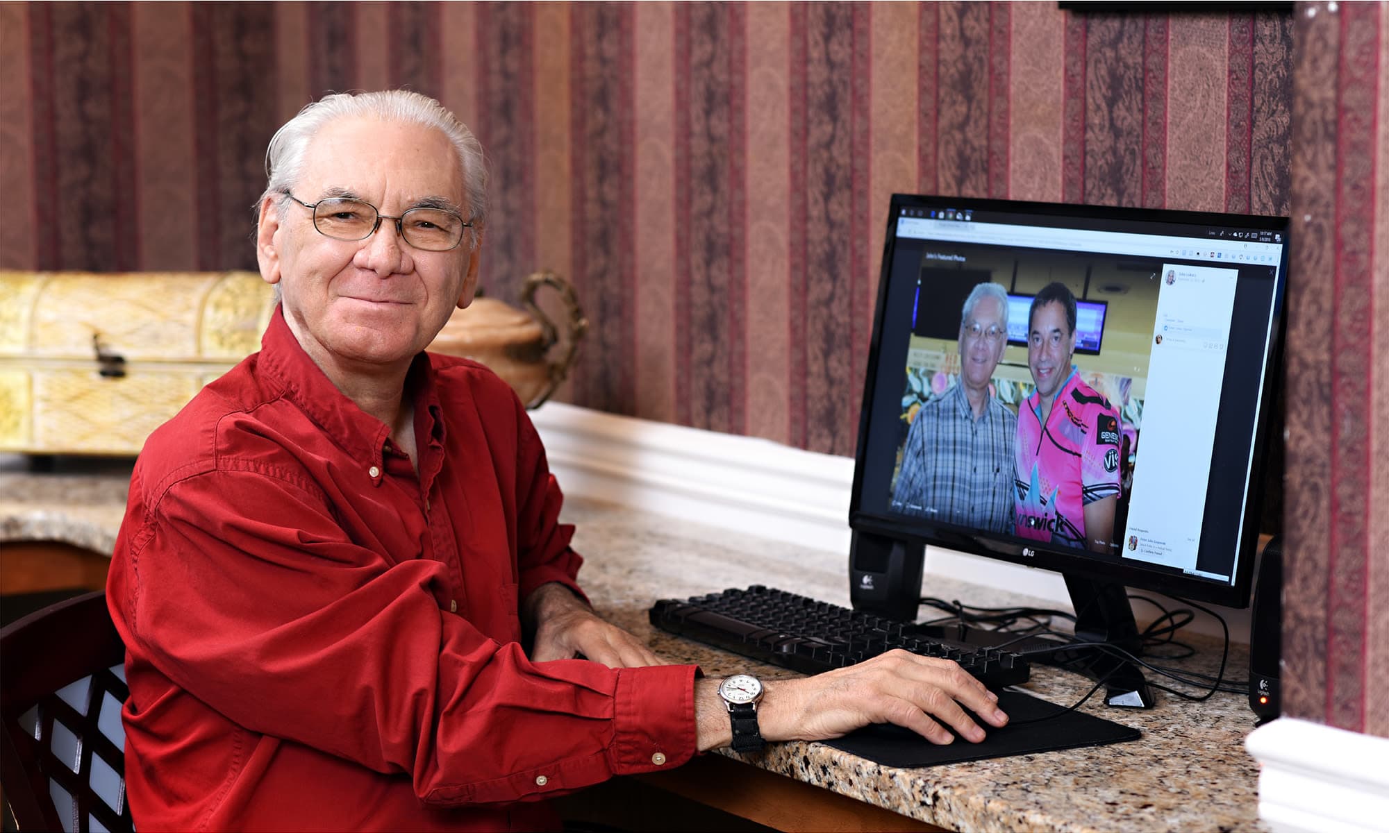 Senior living resident using the computer at Mattison Crossing at Manalapan Avenue in Freehold, New Jersey.
