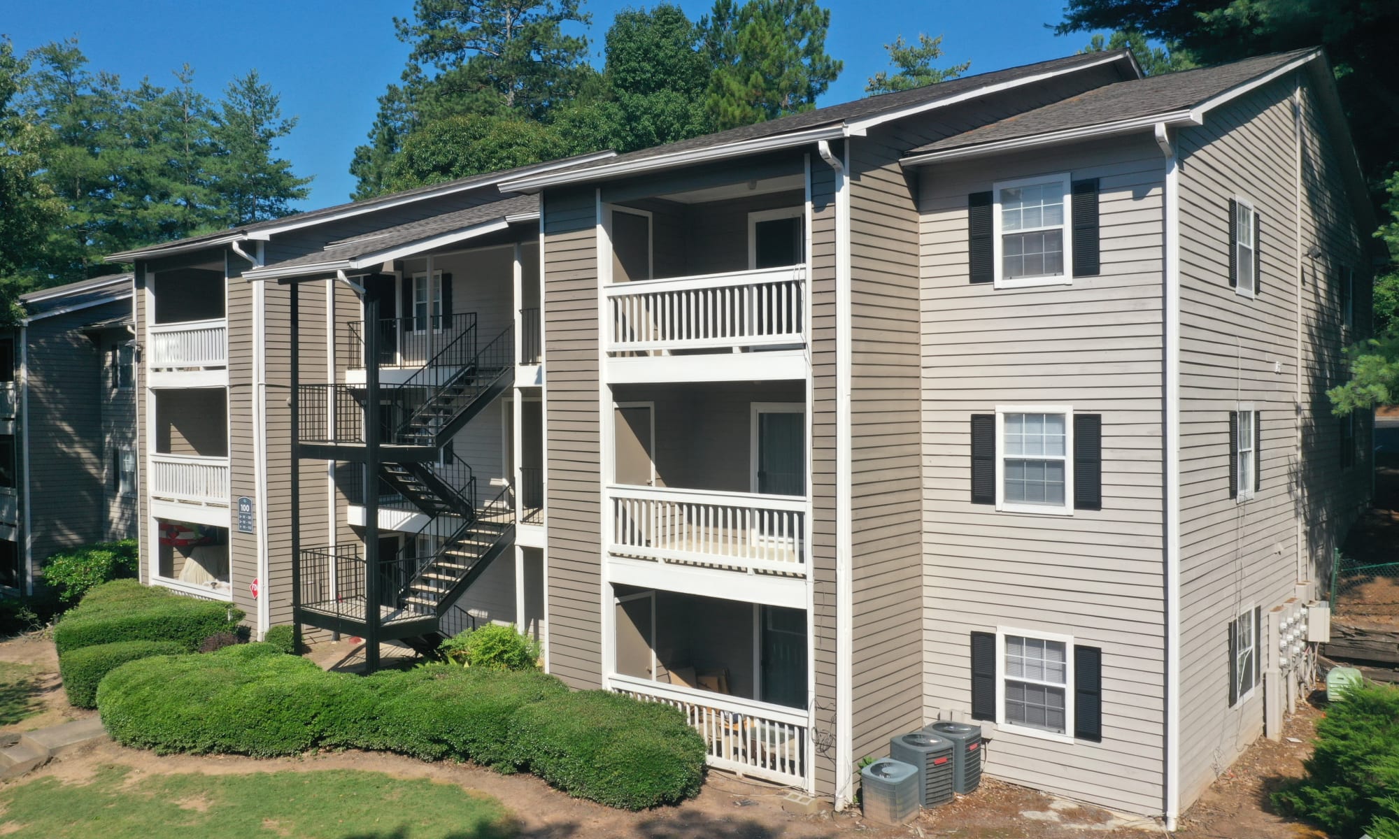 Exterior at Lake Crossing in Austell, GA