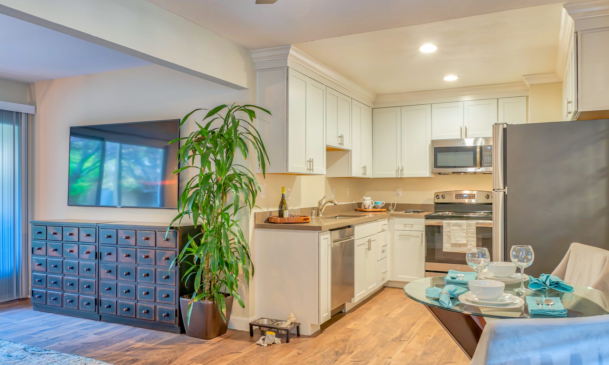 bright kitchen at Greenpointe Apartment Homes in Santa Clara, California
