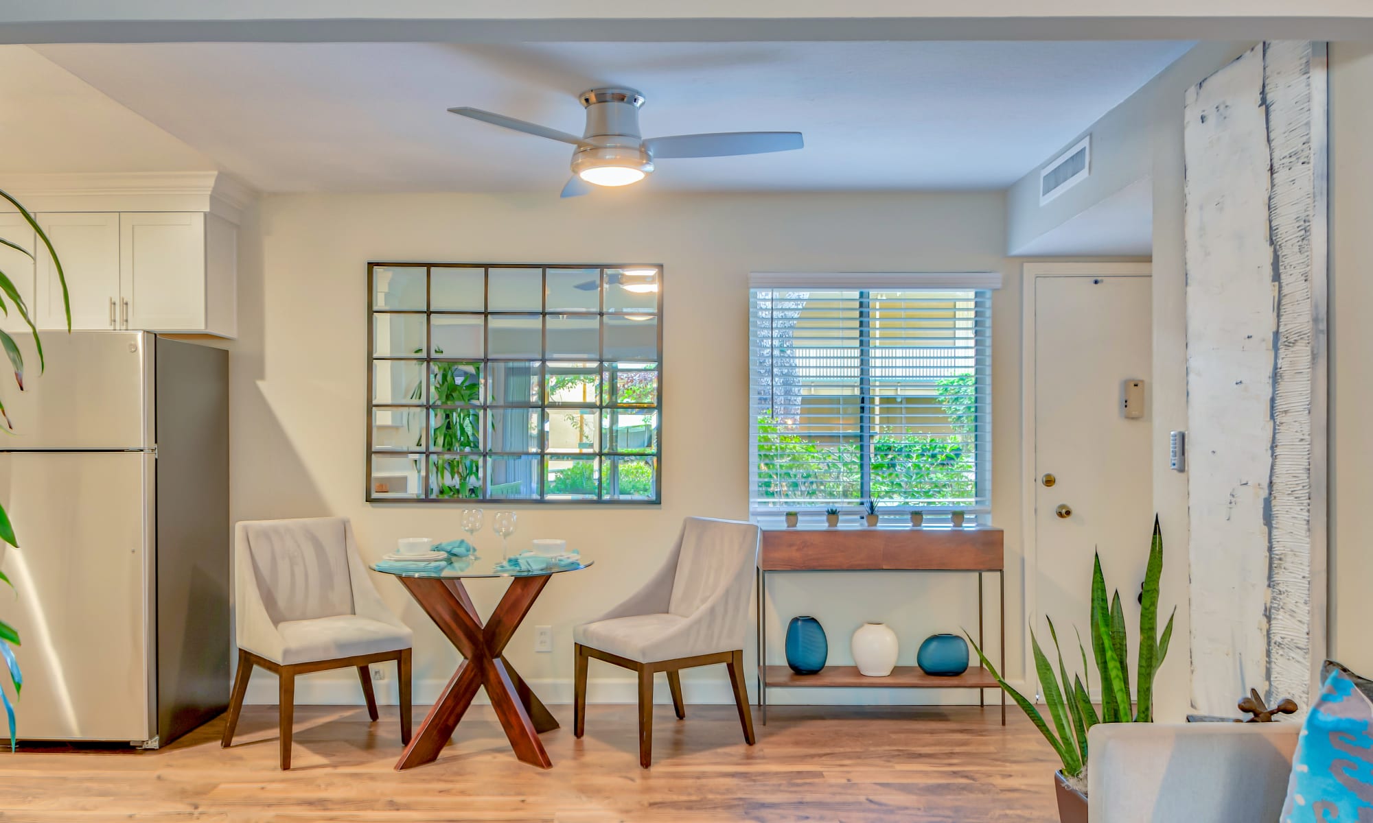 dining area with windows at Greenpointe Apartment Homes in Santa Clara, California