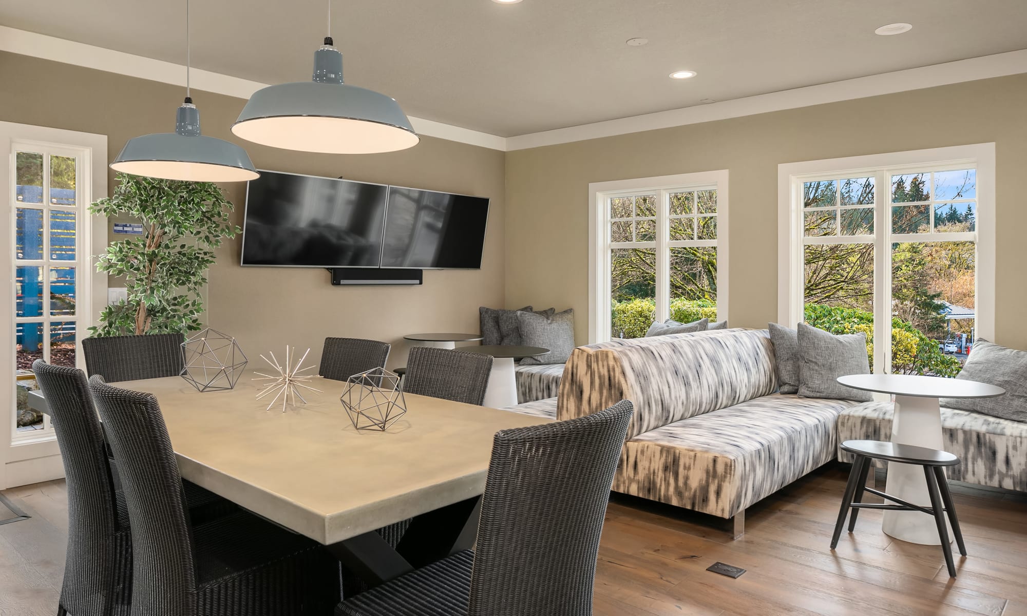 Virtual tours of Overlook at Lakemont in Bellevue, Washington