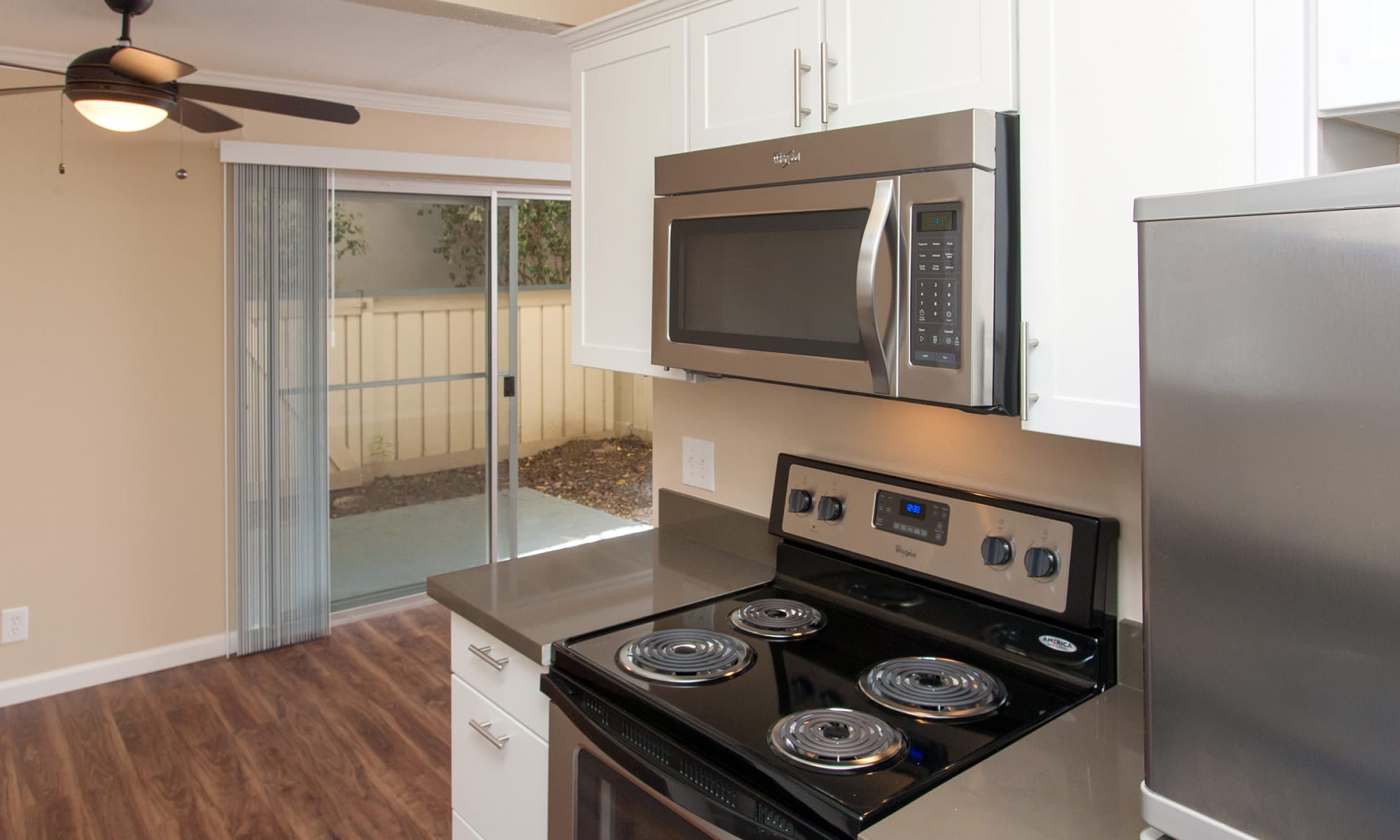 kitchen and appliances Del Prado in Pleasanton, California