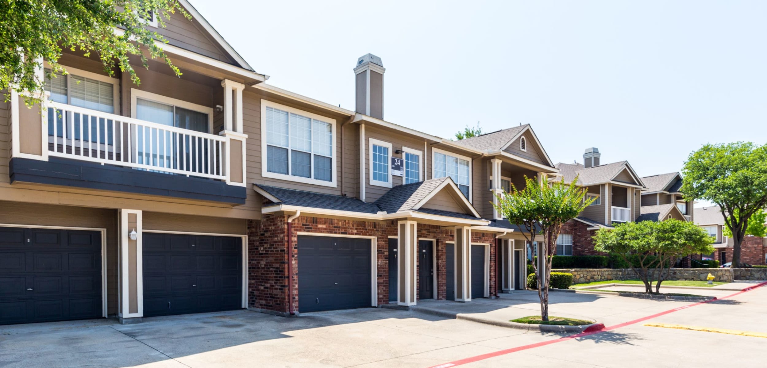 Exterior apartment with garage Marquis at Stonebriar in Frisco, Texas