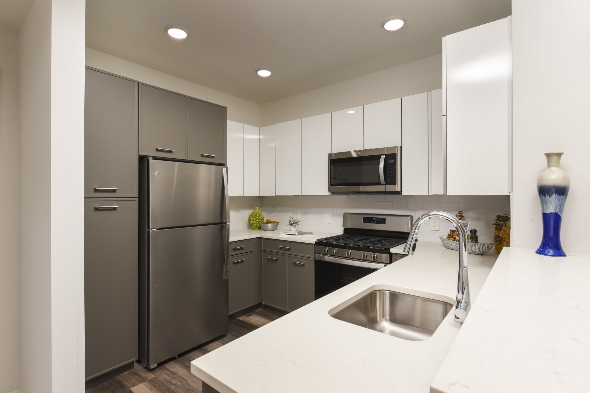 model kitchen at The Grande at MetroPark in Woodbridge, New Jersey