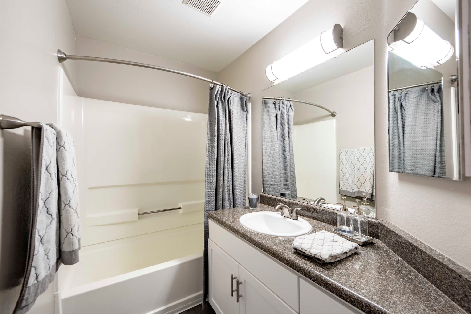 Photos of Sierra Del Oro Apartments in Corona, CA