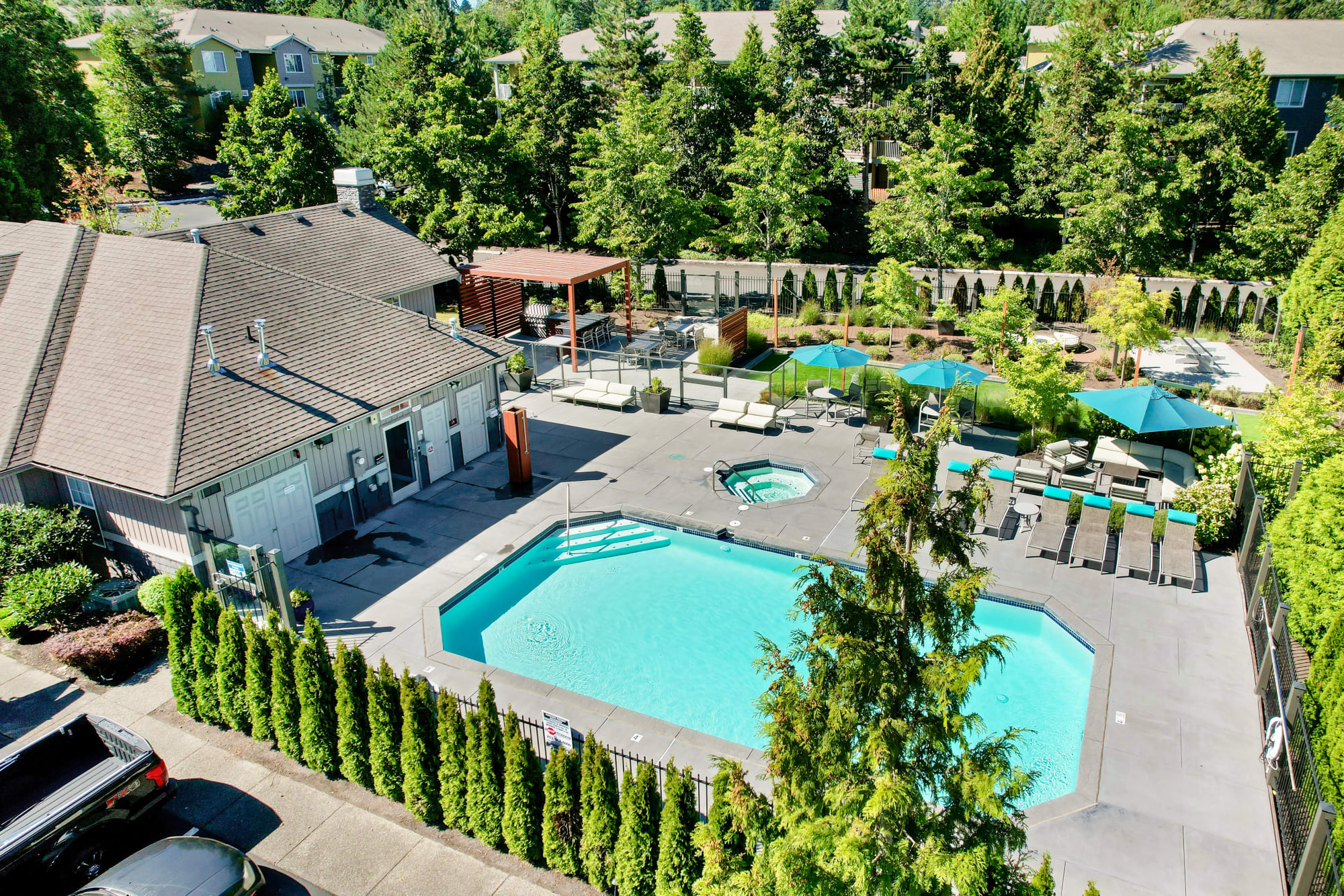 Pool, Spa and Outdoor Lounge and Rec Area at Brookside Village in Auburn, Washington