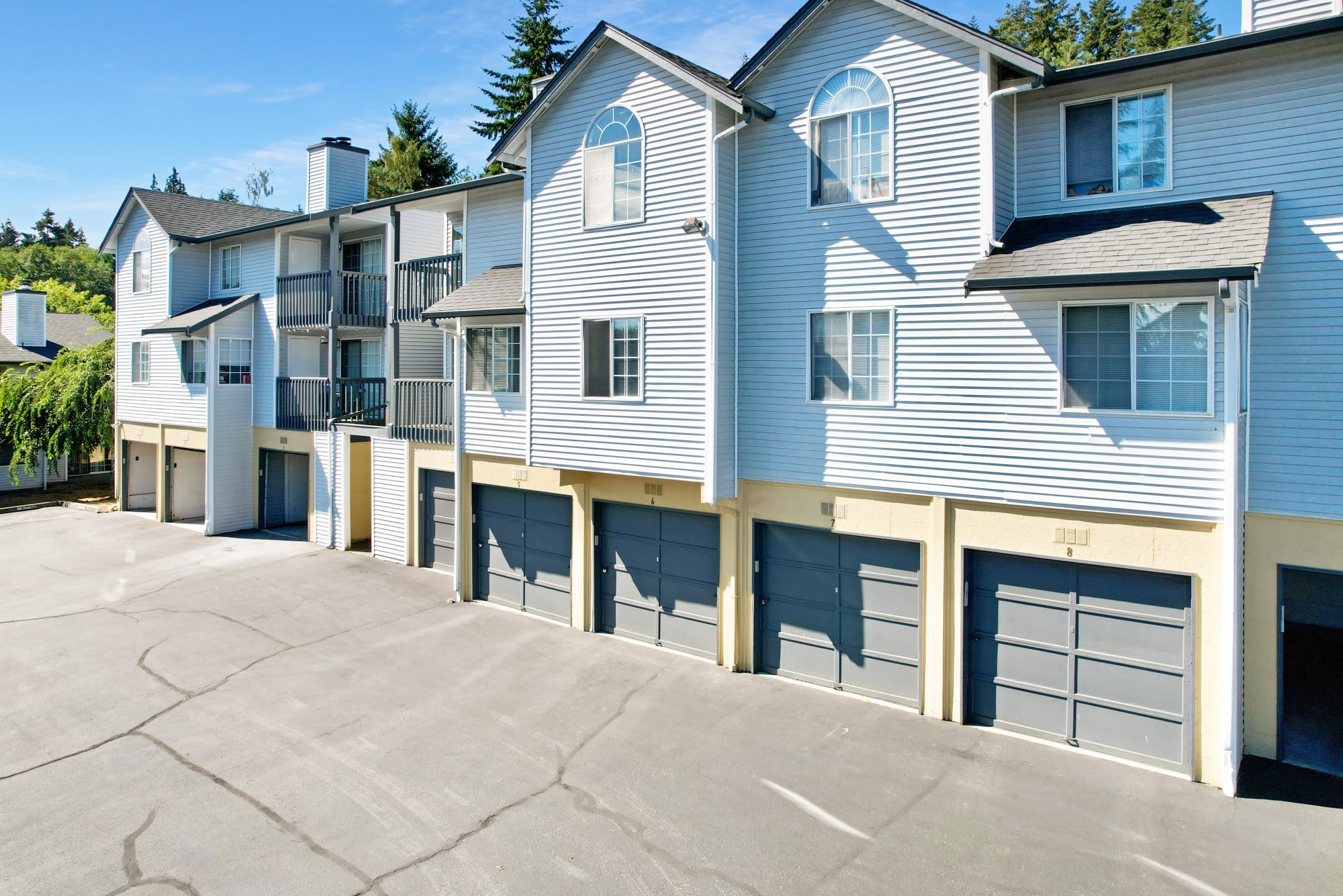 Building exterior and garages at Wellington Apartment Homes in Silverdale, Washington