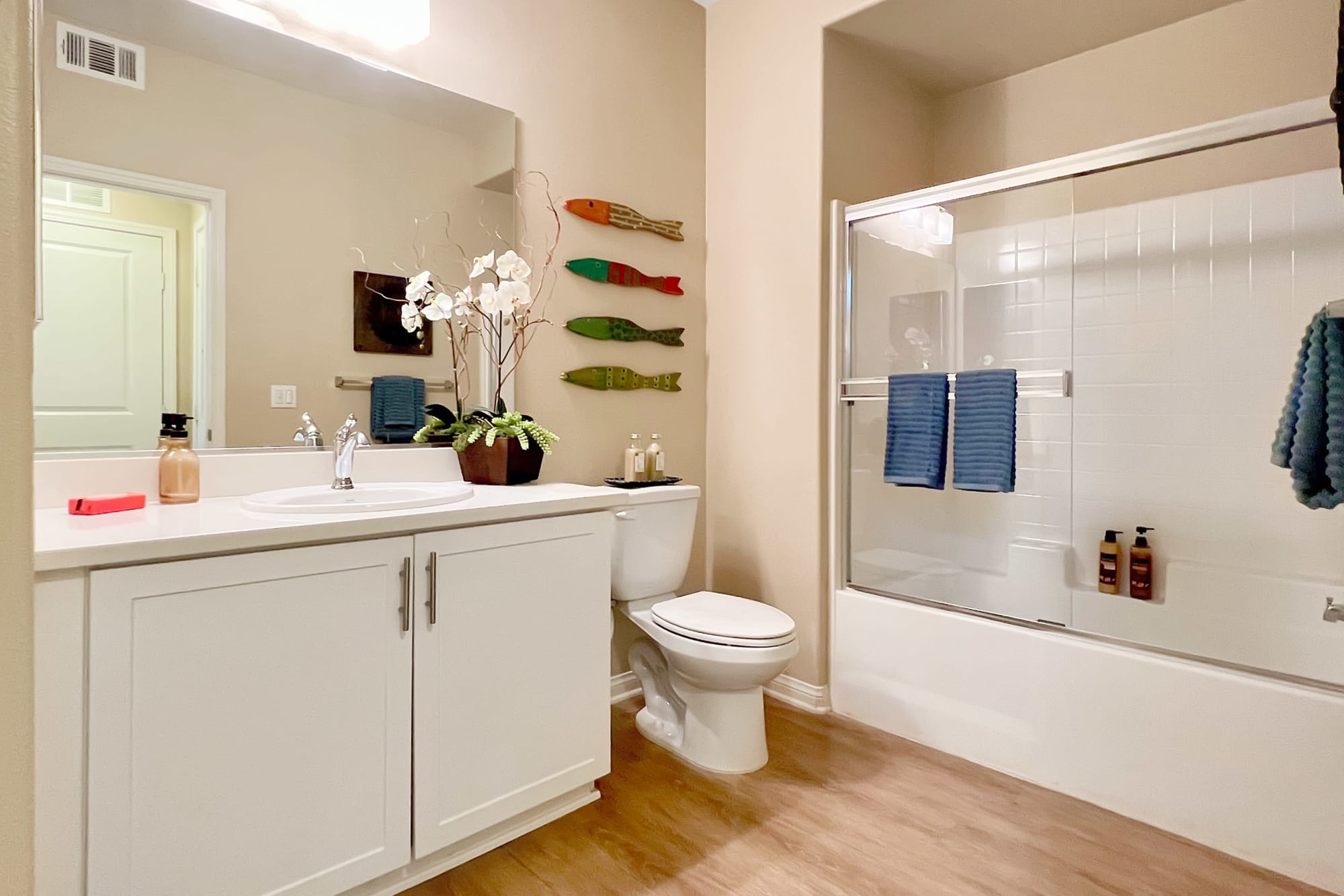 A spacious apartment bathroom in Palisades Sierra Del Oro in Corona, California