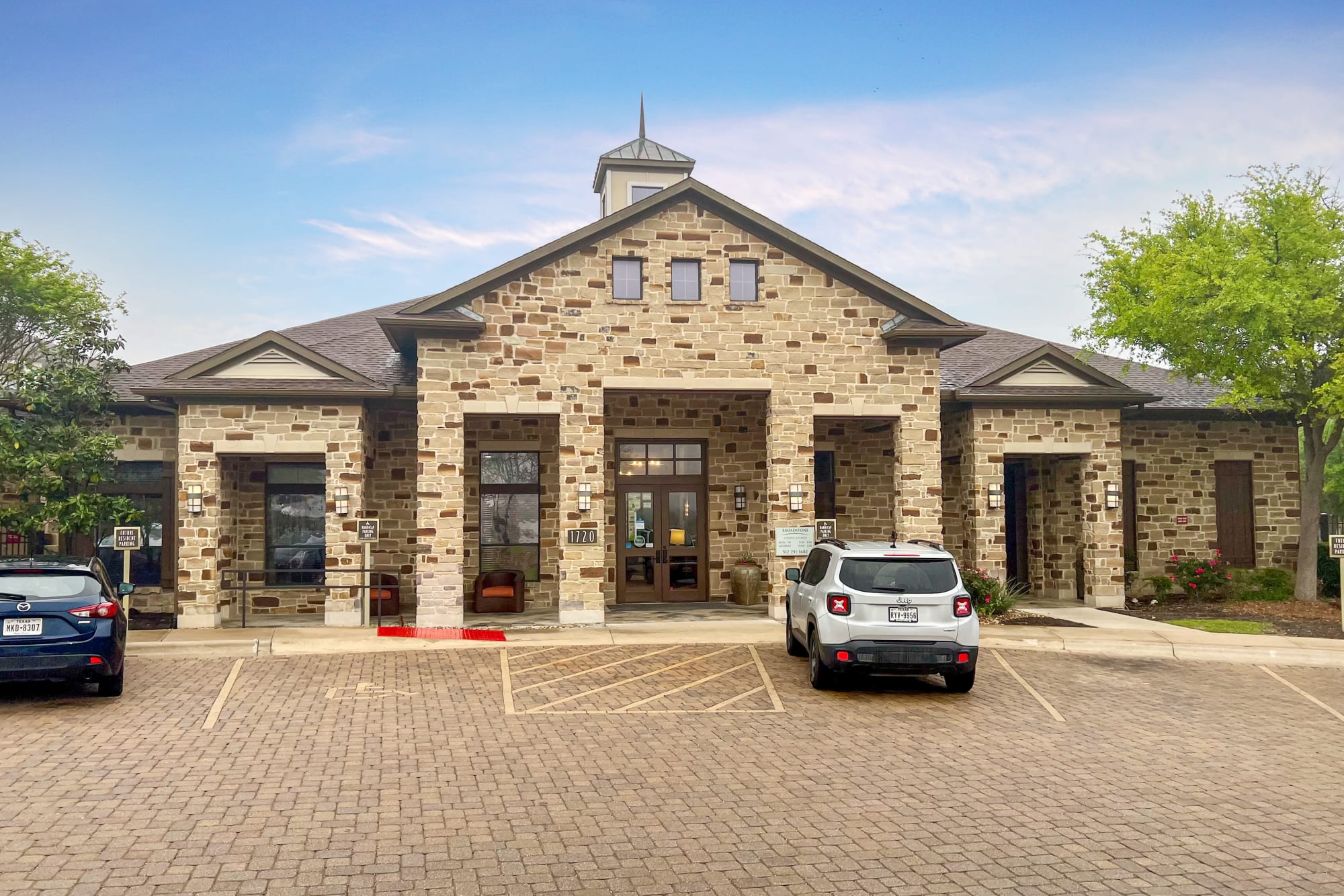 Exterior Leasing Office at Broadstone Grand Avenue in Pflugerville, Texas