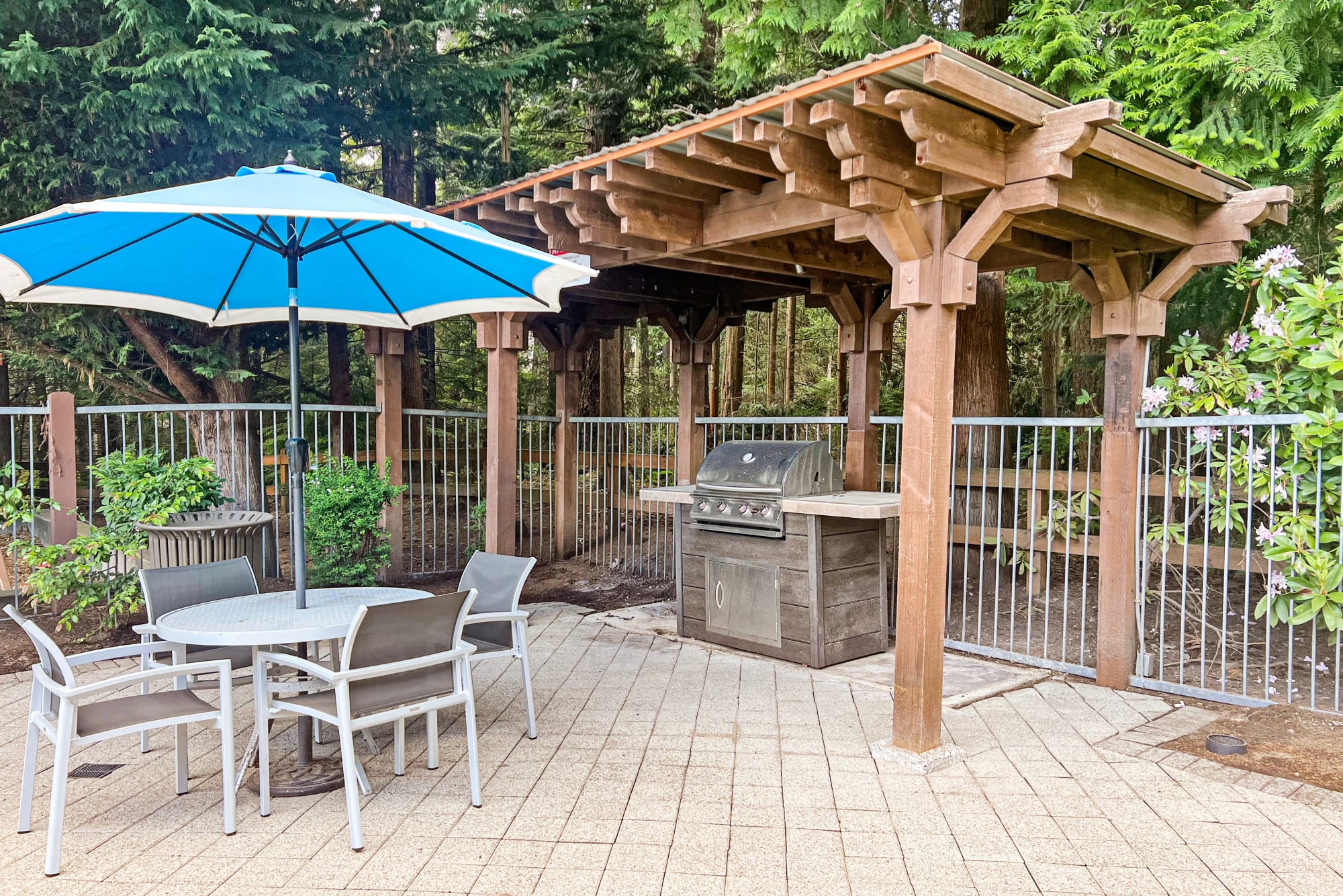 The covered community BBQ area at Wildreed Apartments in Everett, Washington