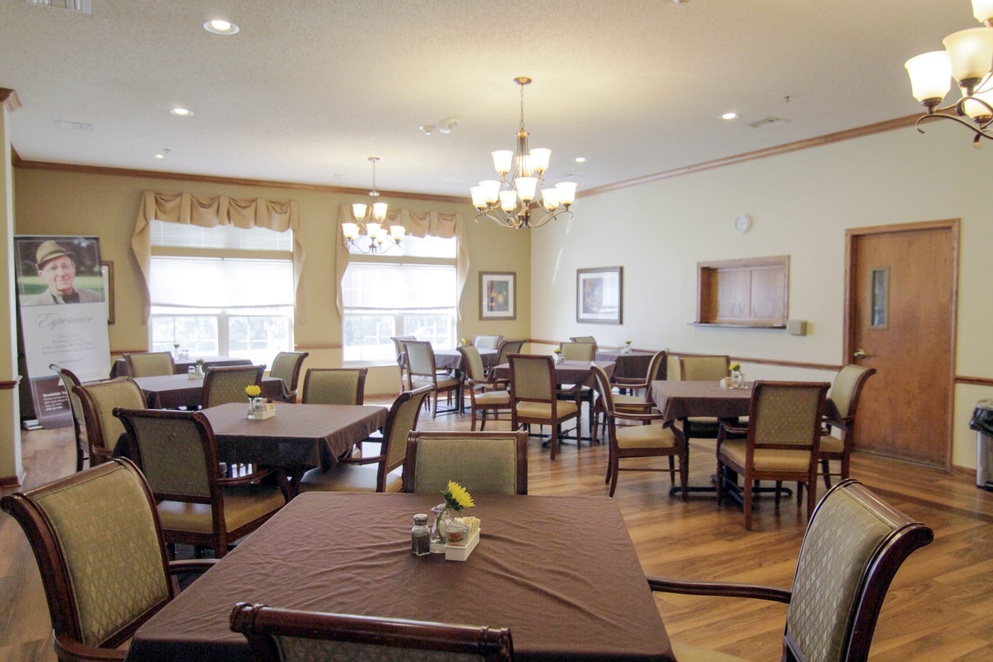 Dining hall at Oxford Springs Tulsa Assisted Living in Tulsa, Oklahoma