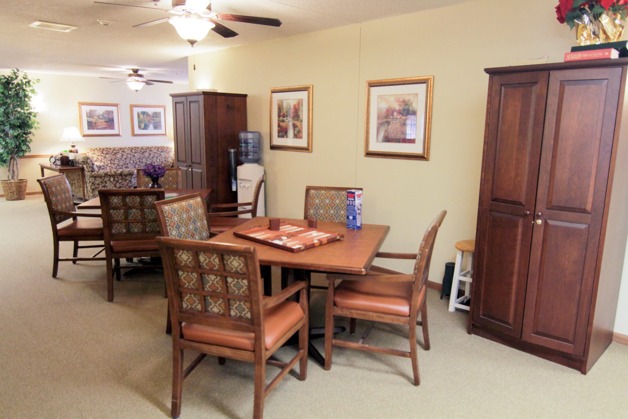 Dining hall at Oxford Springs Tulsa Assisted Living in Tulsa, Oklahoma