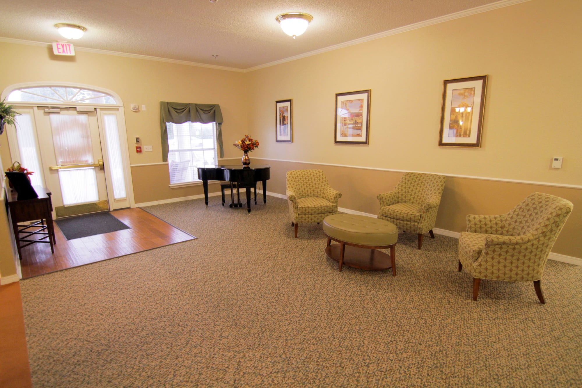 foyer with many chairs in it at Oxford Springs Edmond in Edmond, Oklahoma
