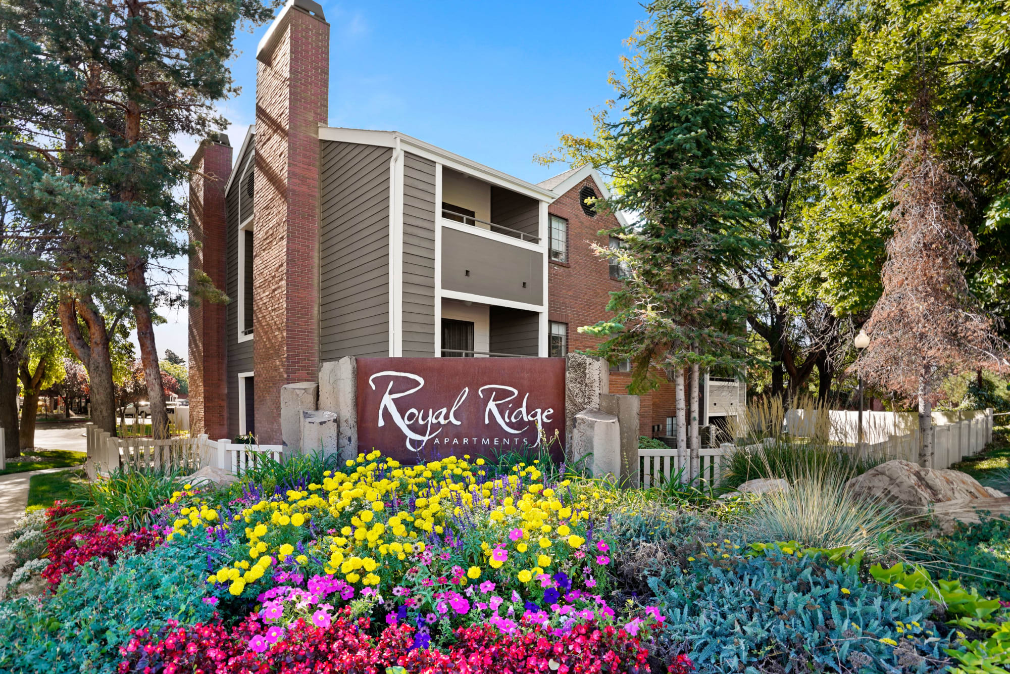 Monument sign for Royal Ridge Apartments in Midvale, Utah