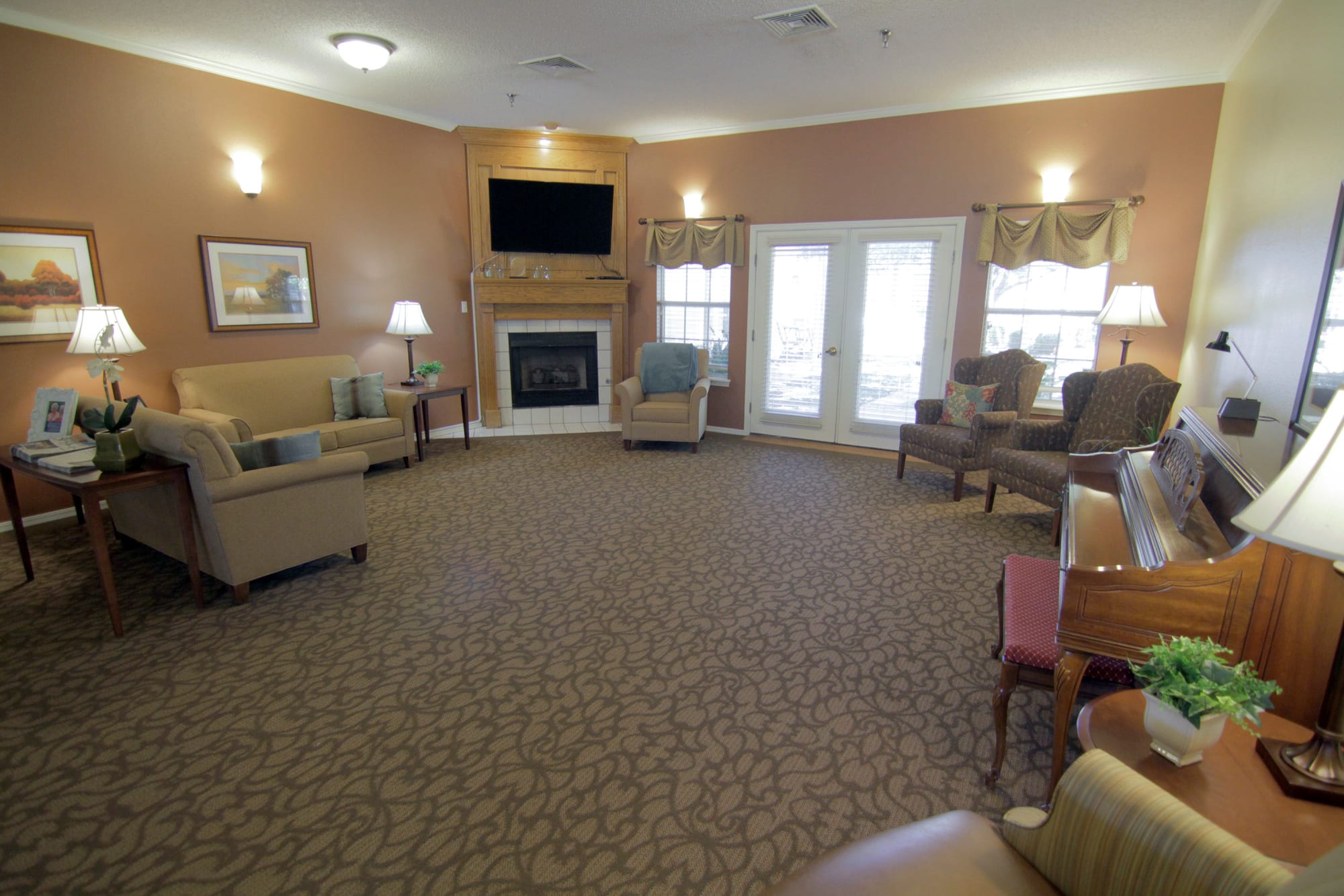 Lounge area with a fireplace and a tv at Oxford Springs Weatherford in Weatherford, Oklahoma